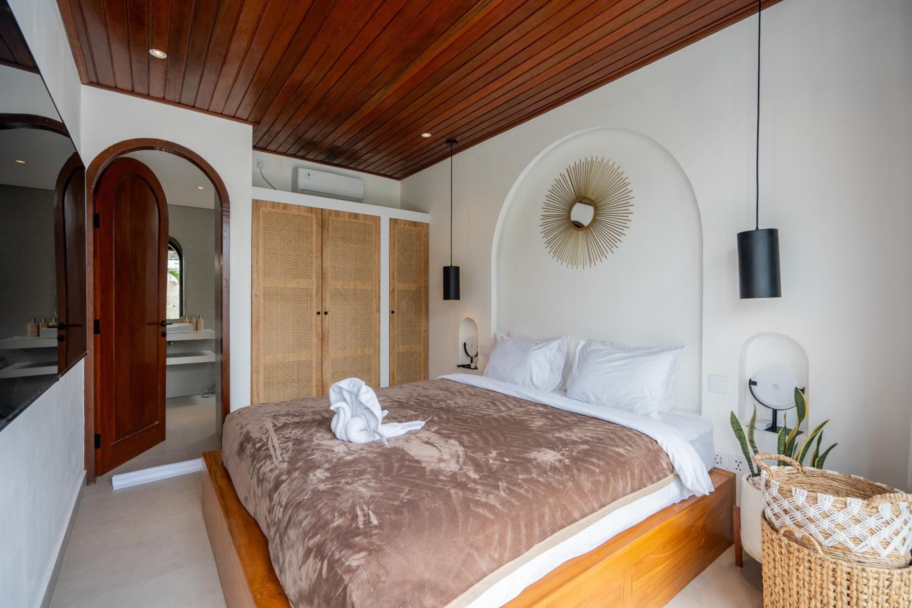 The Ultimate Villa - 8BR in Canggu Cook Included
