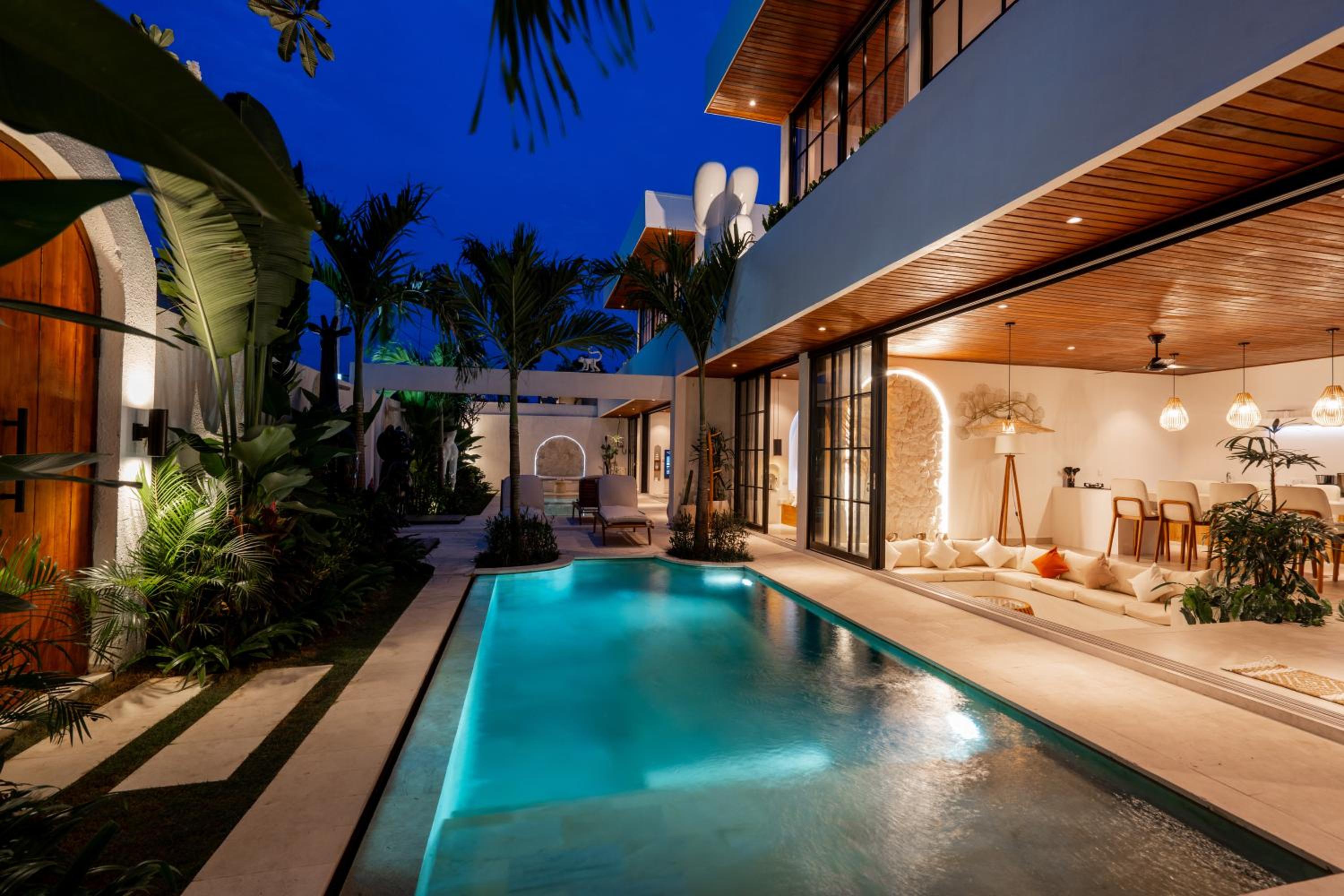 The Ultimate Villa - 8BR in Canggu Cook Included