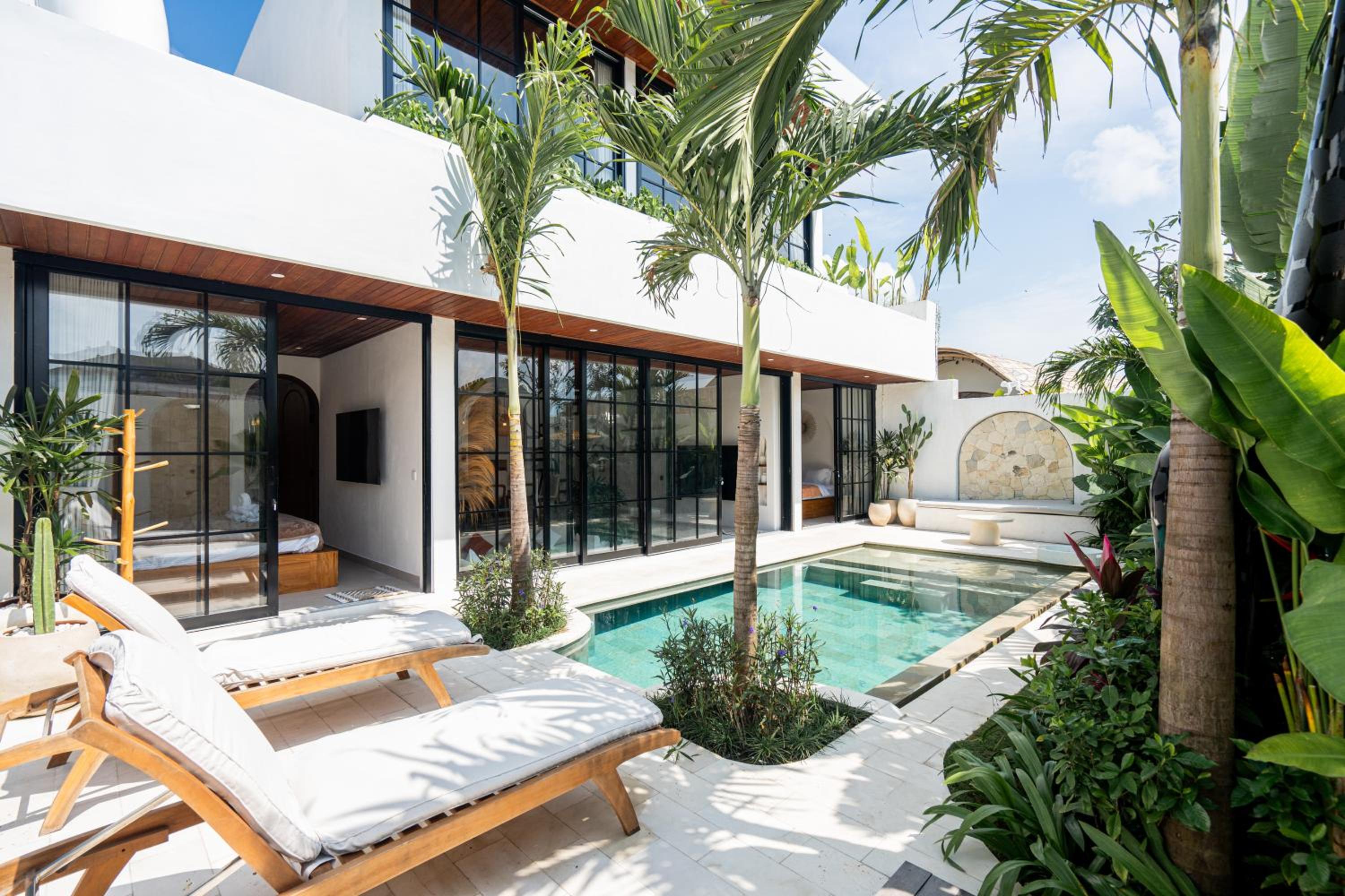 The Ultimate Villa - 8BR in Canggu Cook Included