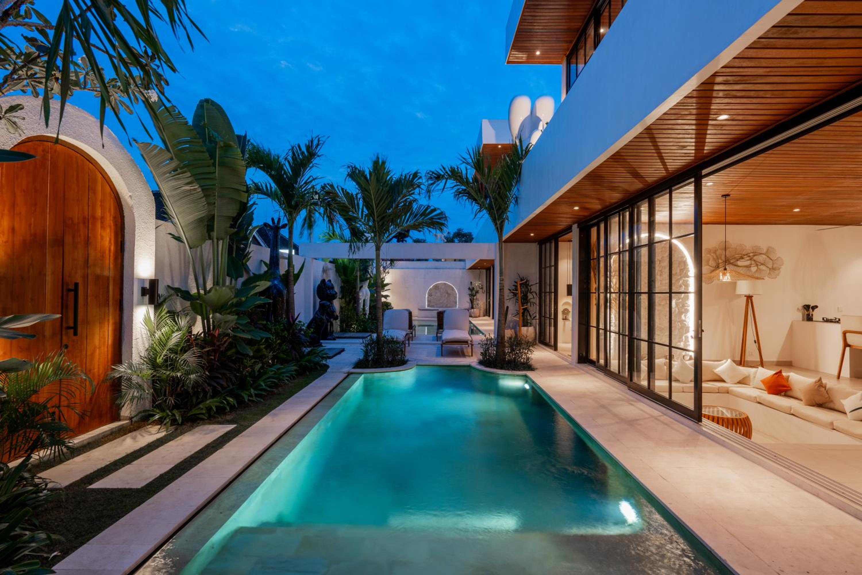 The Ultimate Villa - 8BR in Canggu Cook Included