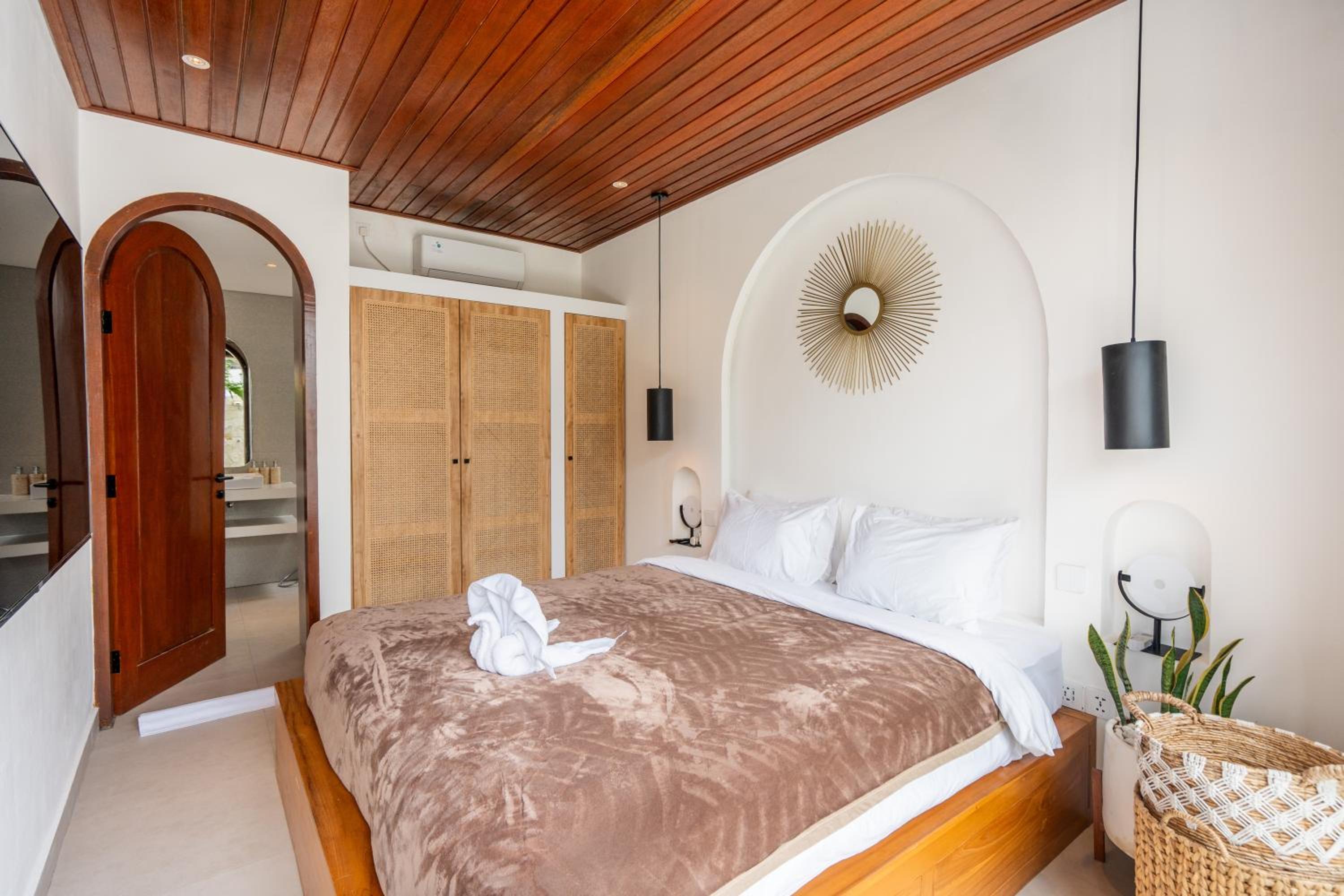 The Ultimate Villa - 8BR in Canggu Cook Included