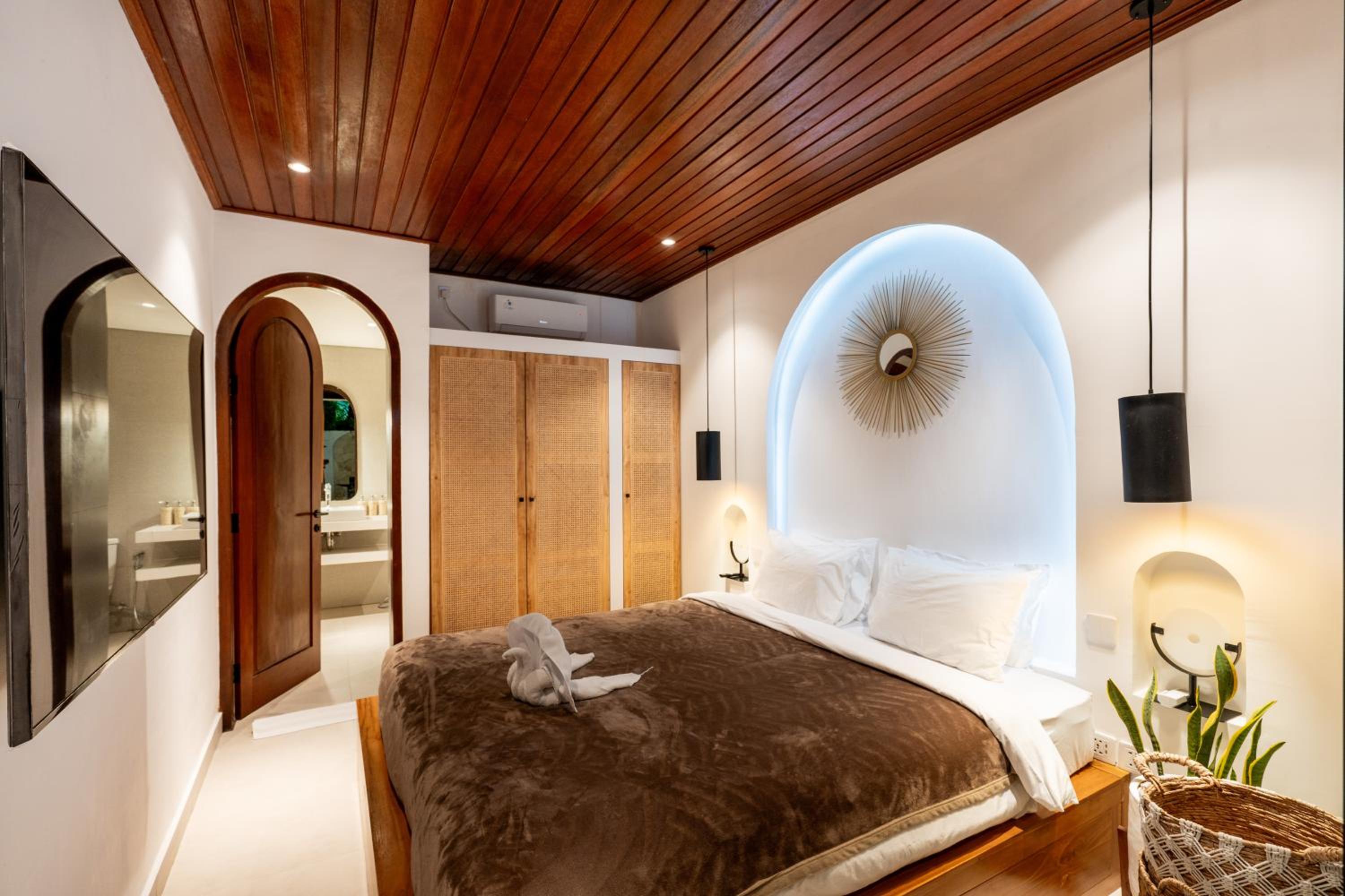 The Ultimate Villa - 8BR in Canggu Cook Included
