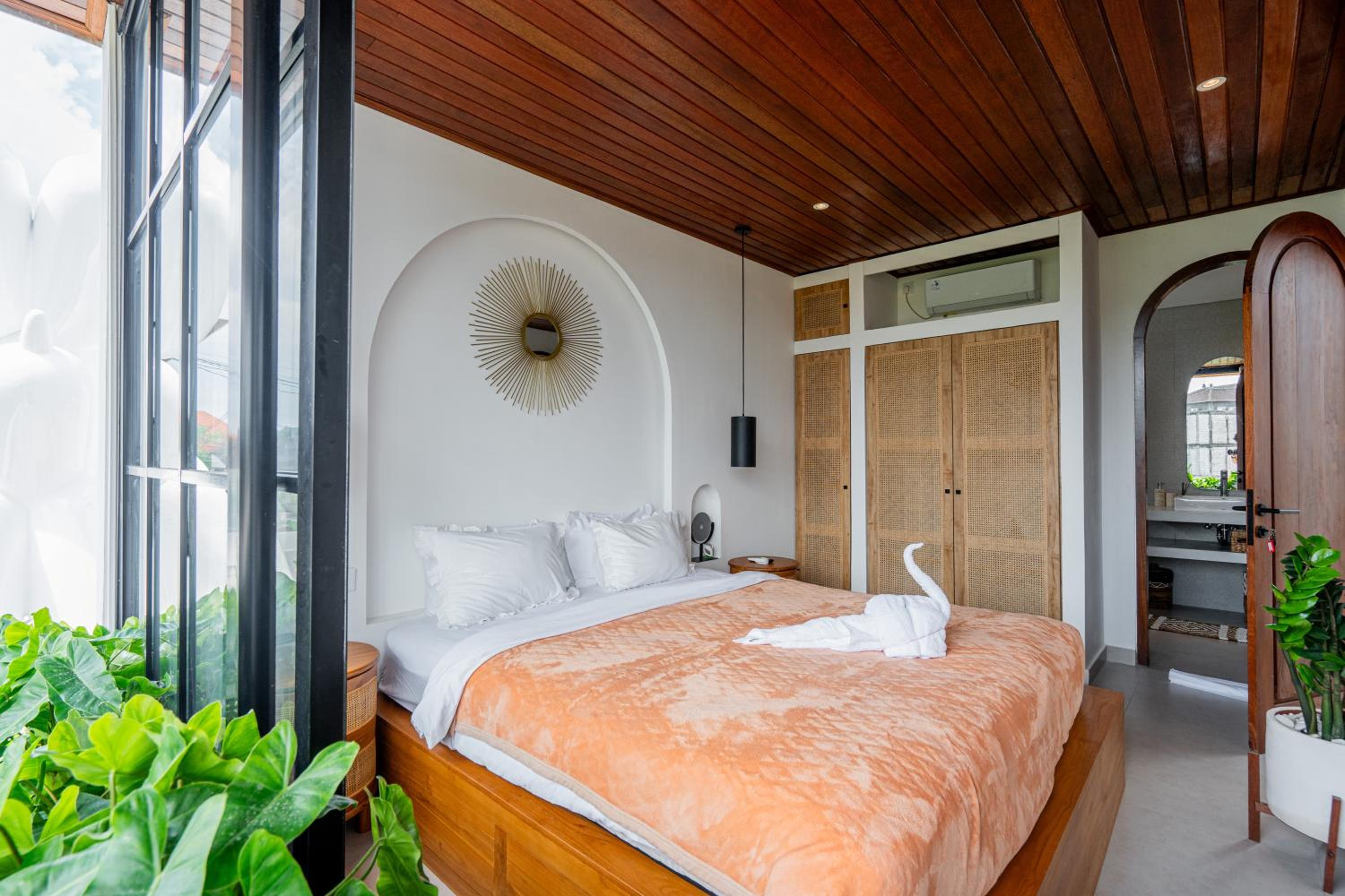 The Ultimate Villa - 8BR in Canggu Cook Included