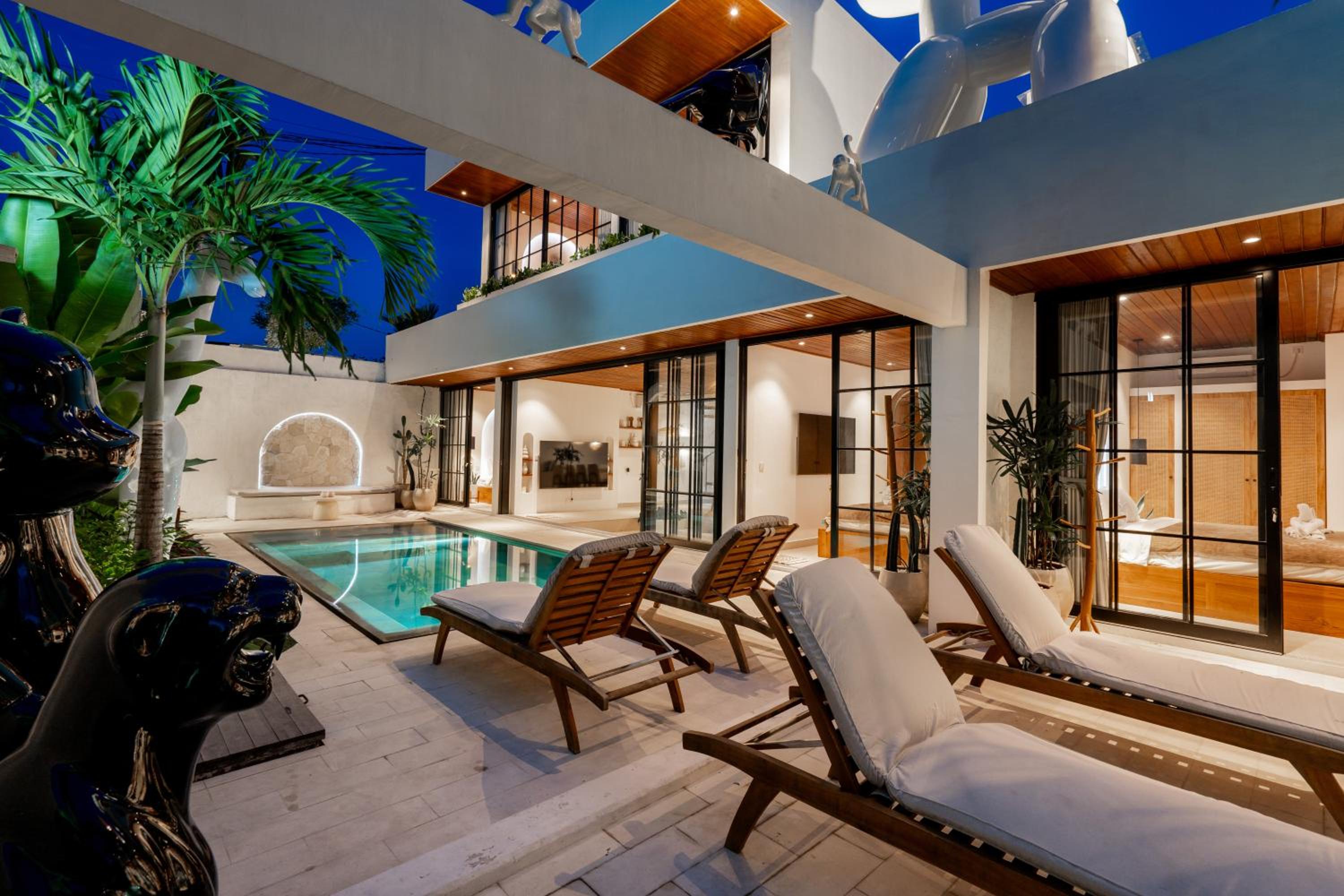 The Ultimate Villa - 8BR in Canggu Cook Included
