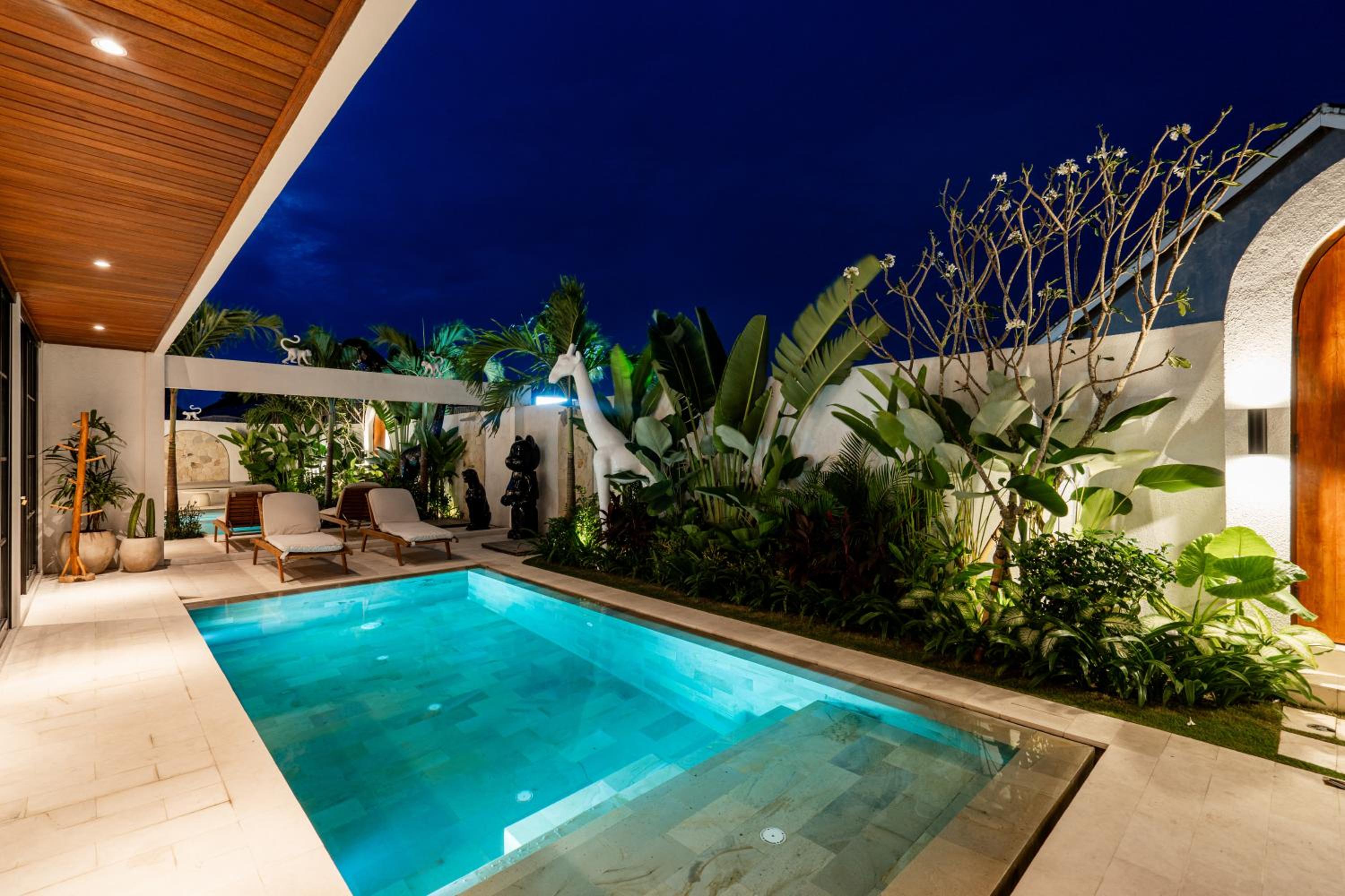 The Ultimate Villa - 8BR in Canggu Cook Included