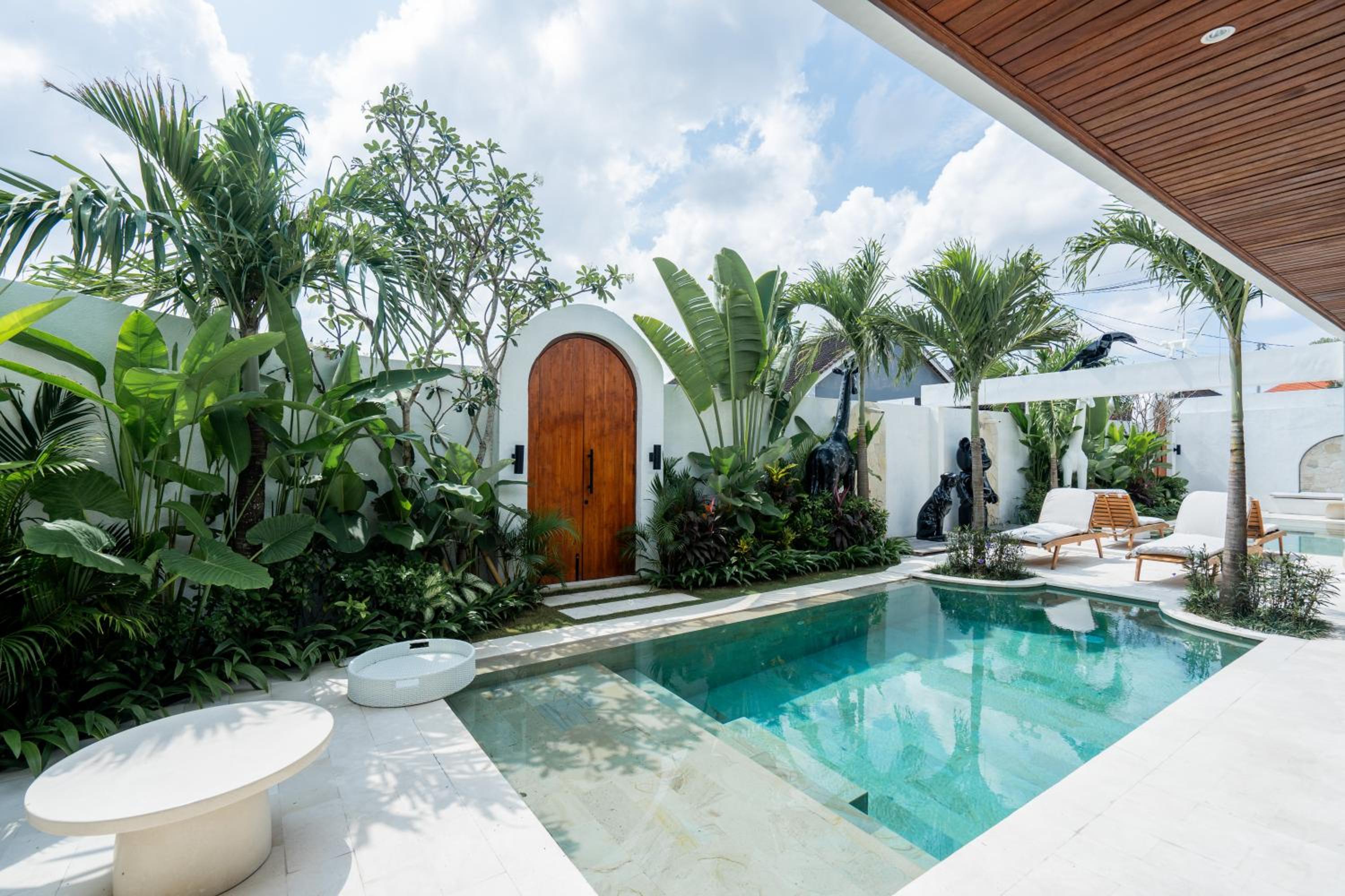 The Ultimate Villa - 8BR in Canggu Cook Included