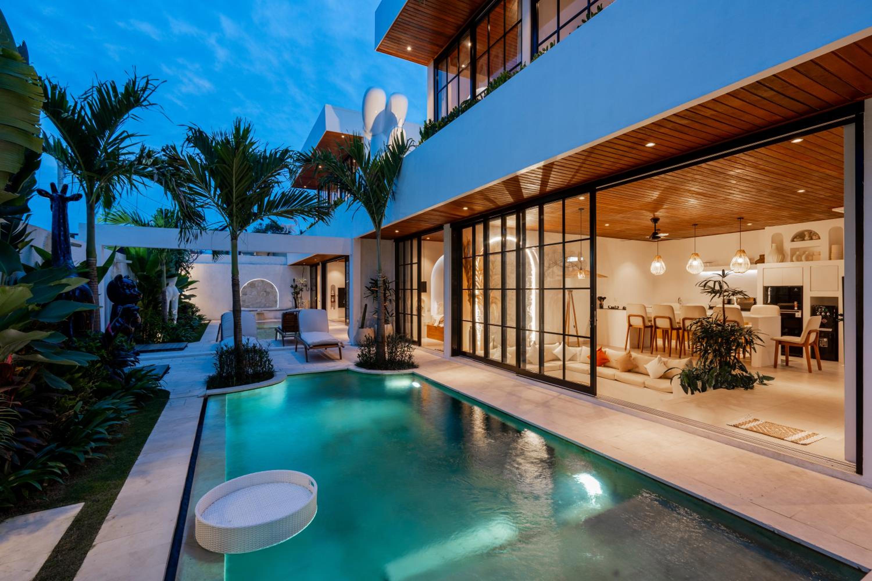 The Ultimate Villa - 8BR in Canggu Cook Included