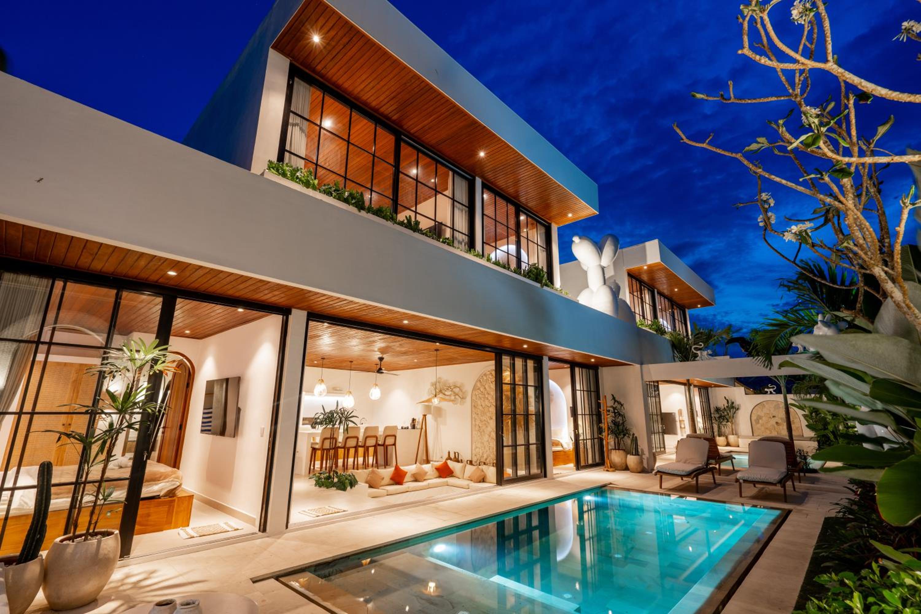 The Ultimate Villa - 8BR in Canggu Cook Included