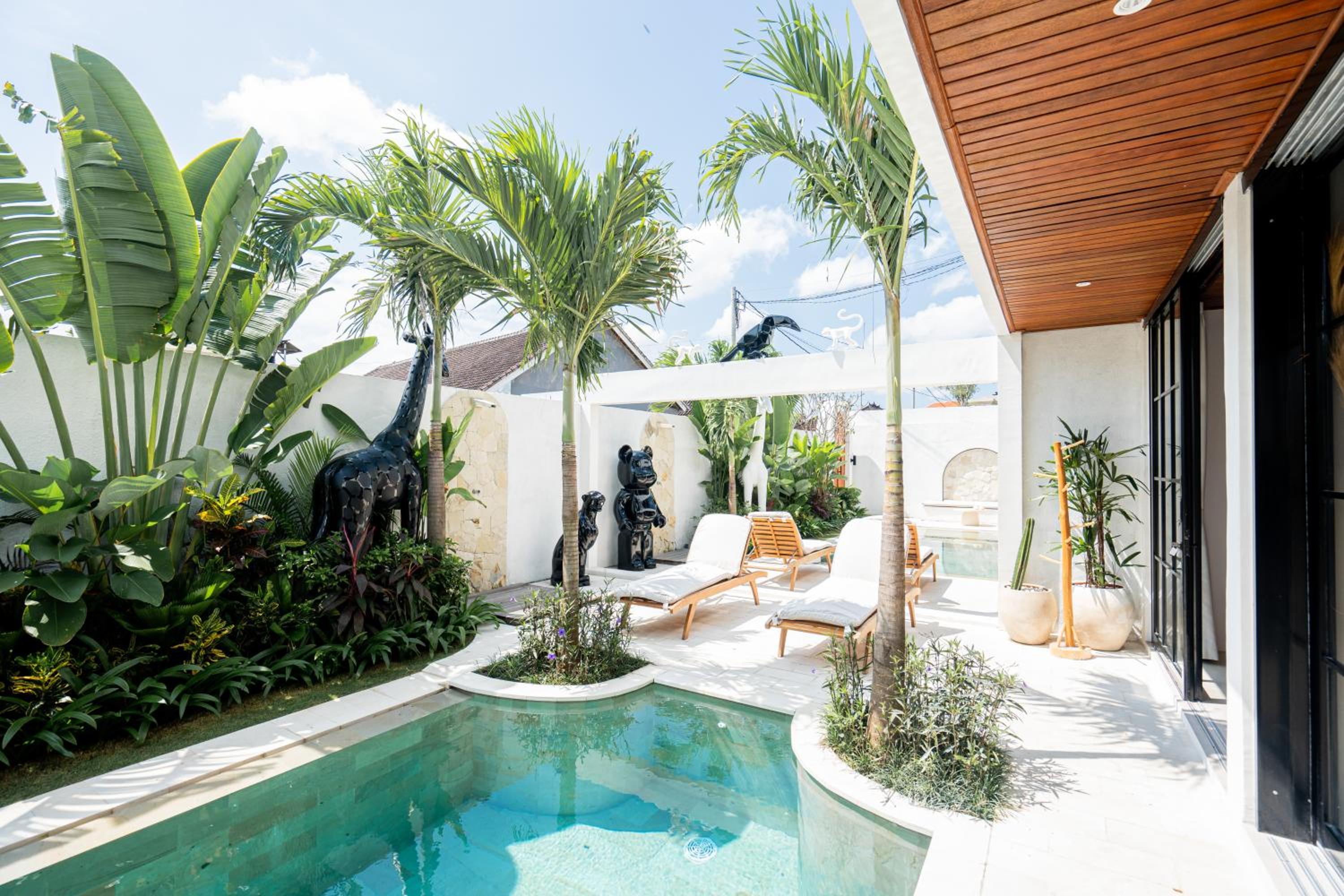 The Ultimate Villa - 8BR in Canggu Cook Included