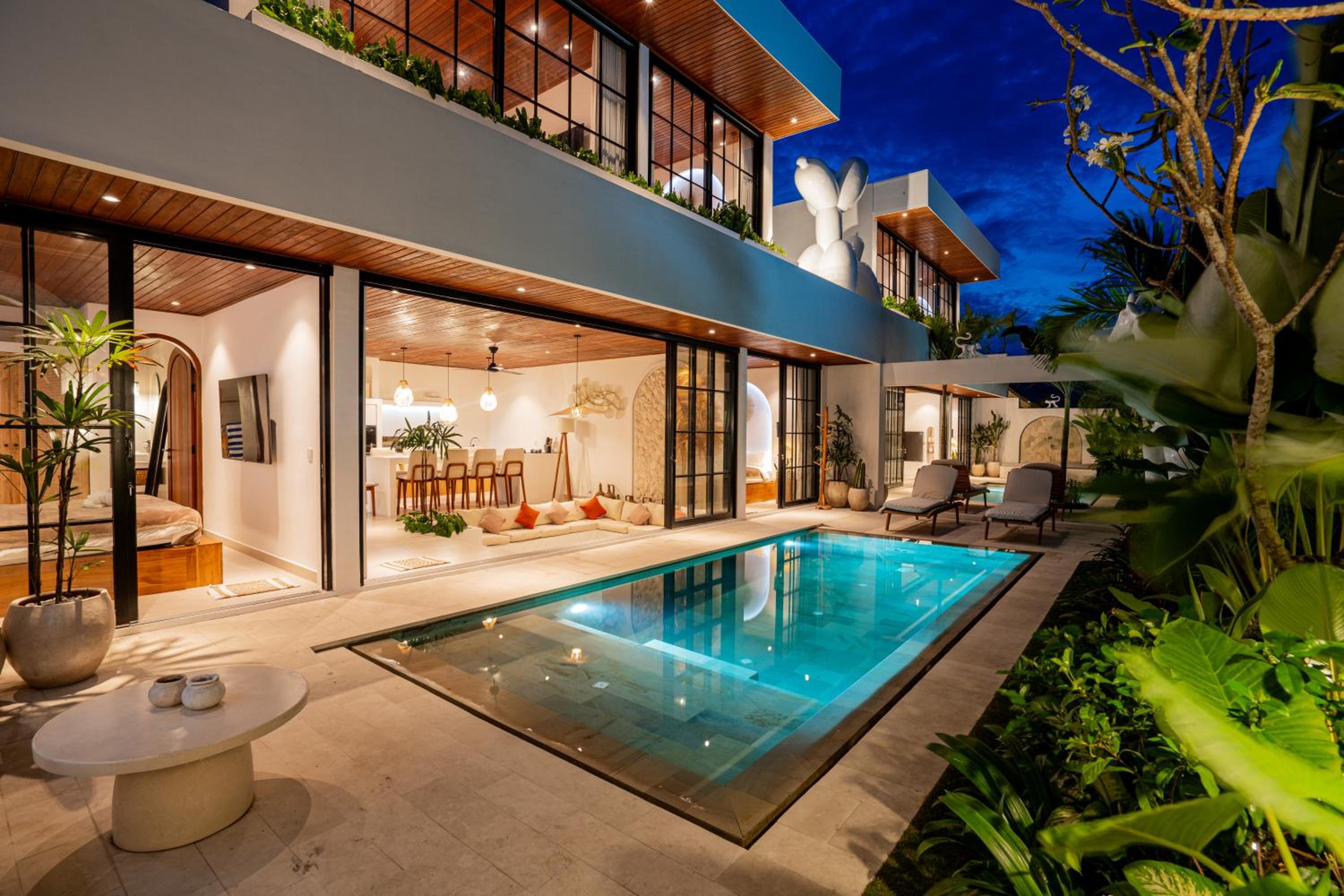 The Ultimate Villa - 8BR in Canggu Cook Included