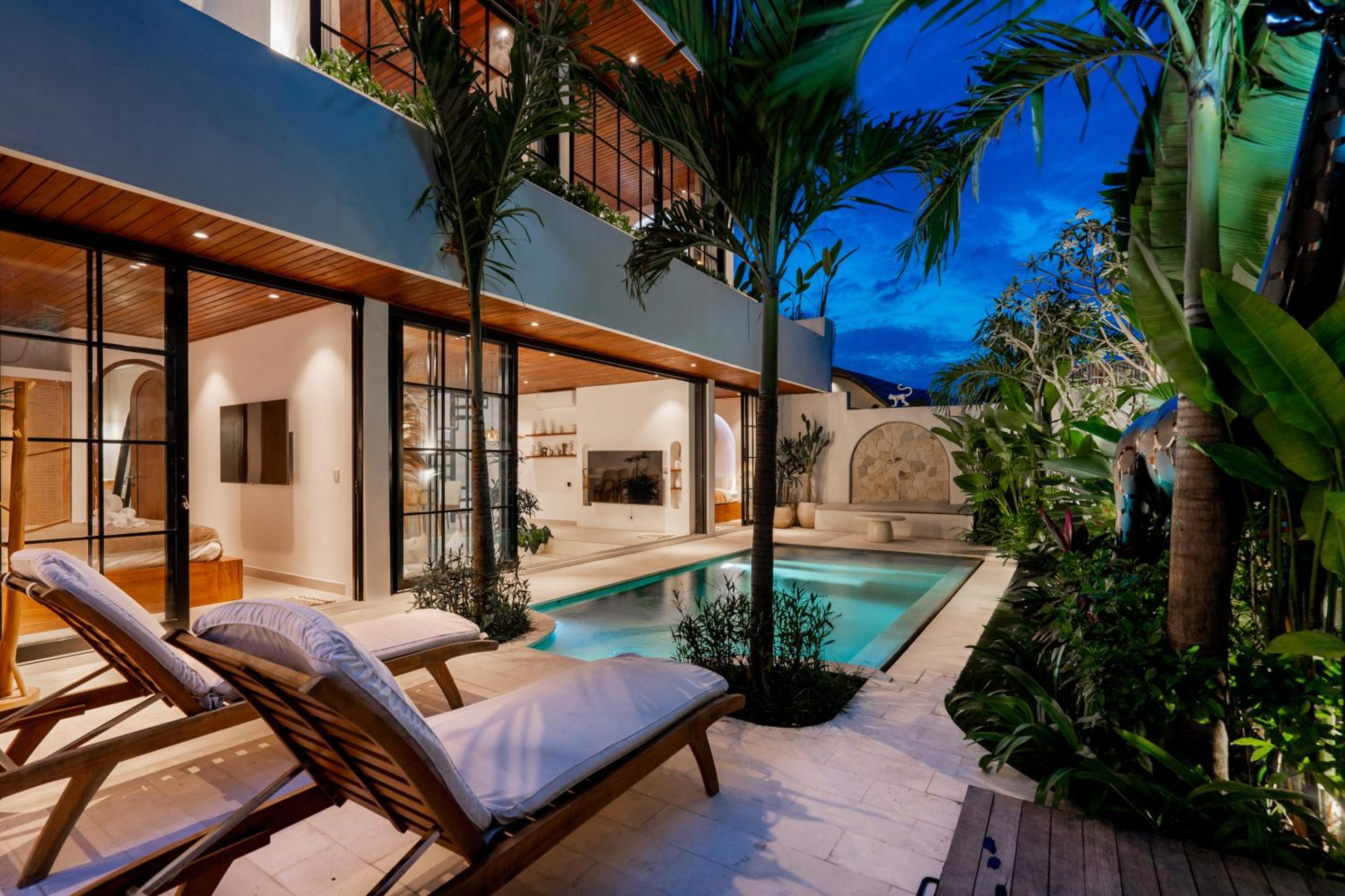 The Ultimate Villa - 8BR in Canggu Cook Included