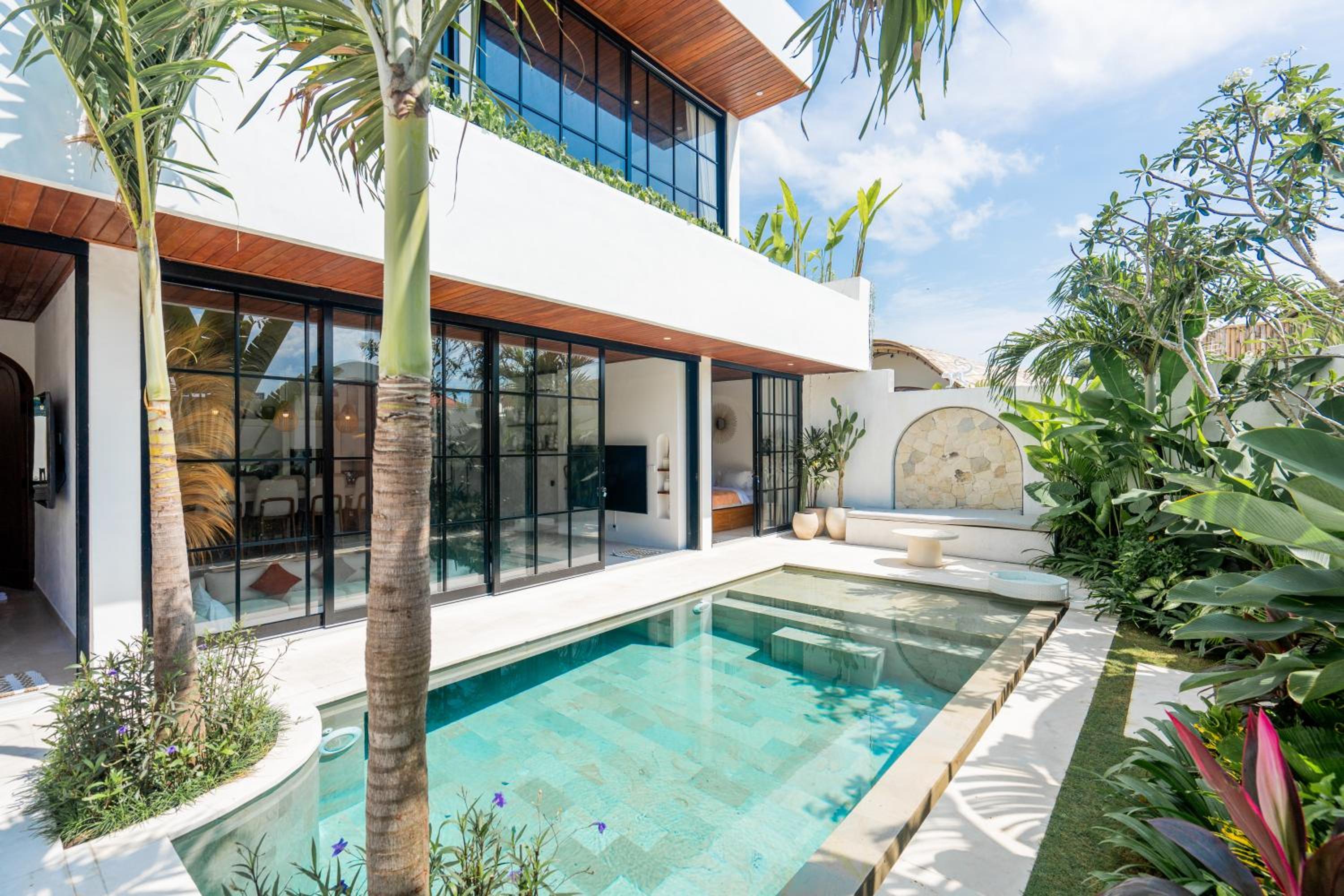 The Ultimate Villa - 8BR in Canggu Cook Included