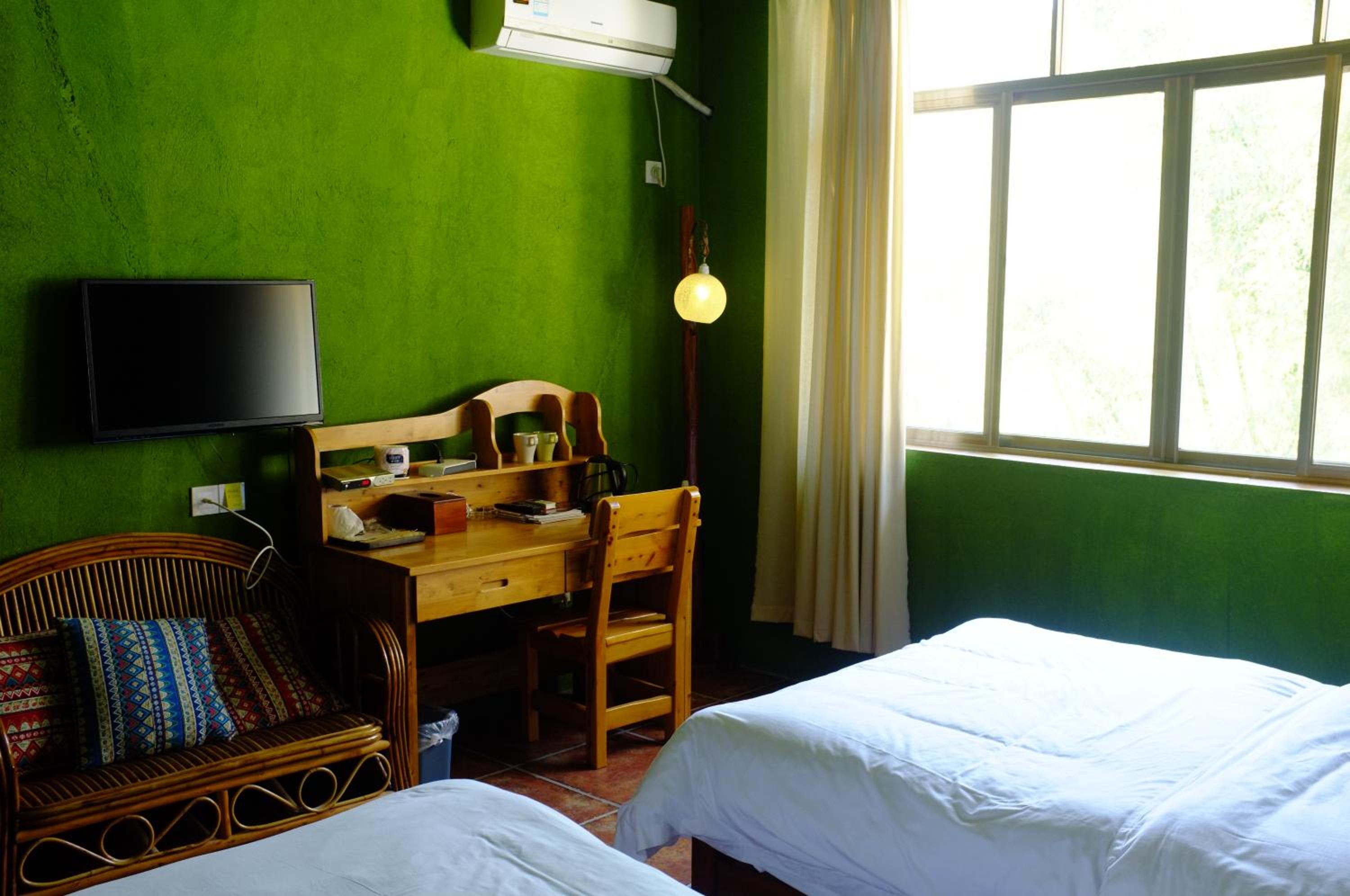 Yangshuo Eden's Social Guesthouse - Wake up to a hearty Western breakfast & fresh craft coffee & night beers & outdoor activities
