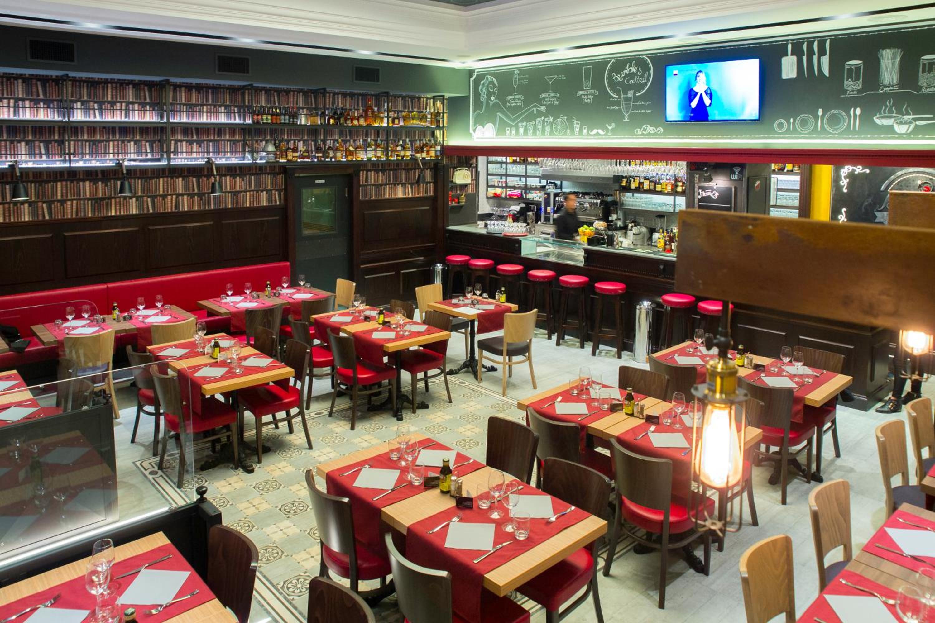 Alessandro Palace & Bar