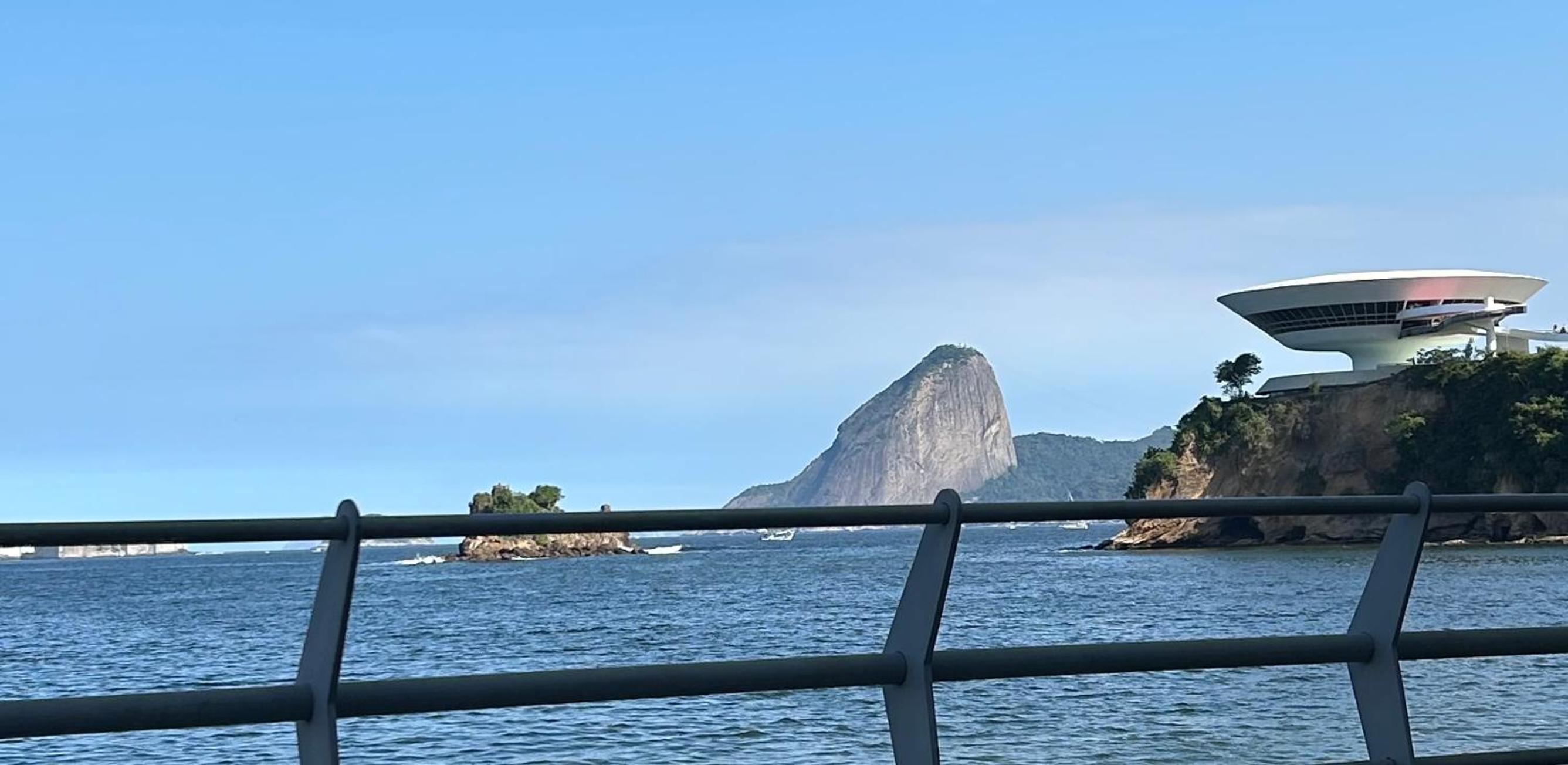 Uni Home 113 - COM ESTACIONAMENTO GRATUITO - Studio moderno e novo perto do MAC - Boa Viagem