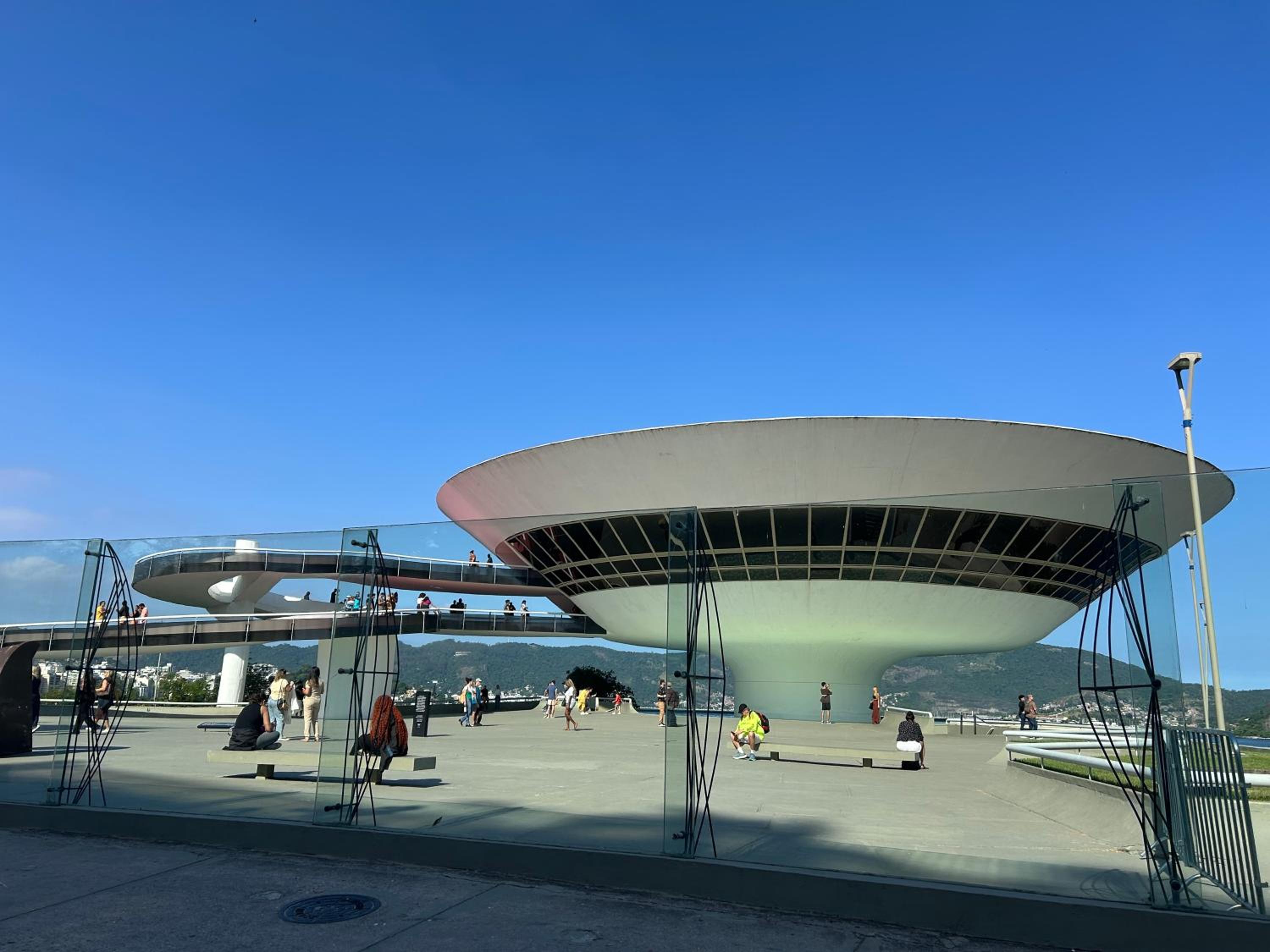 Uni Home 113 - COM ESTACIONAMENTO GRATUITO - Studio moderno e novo perto do MAC - Boa Viagem