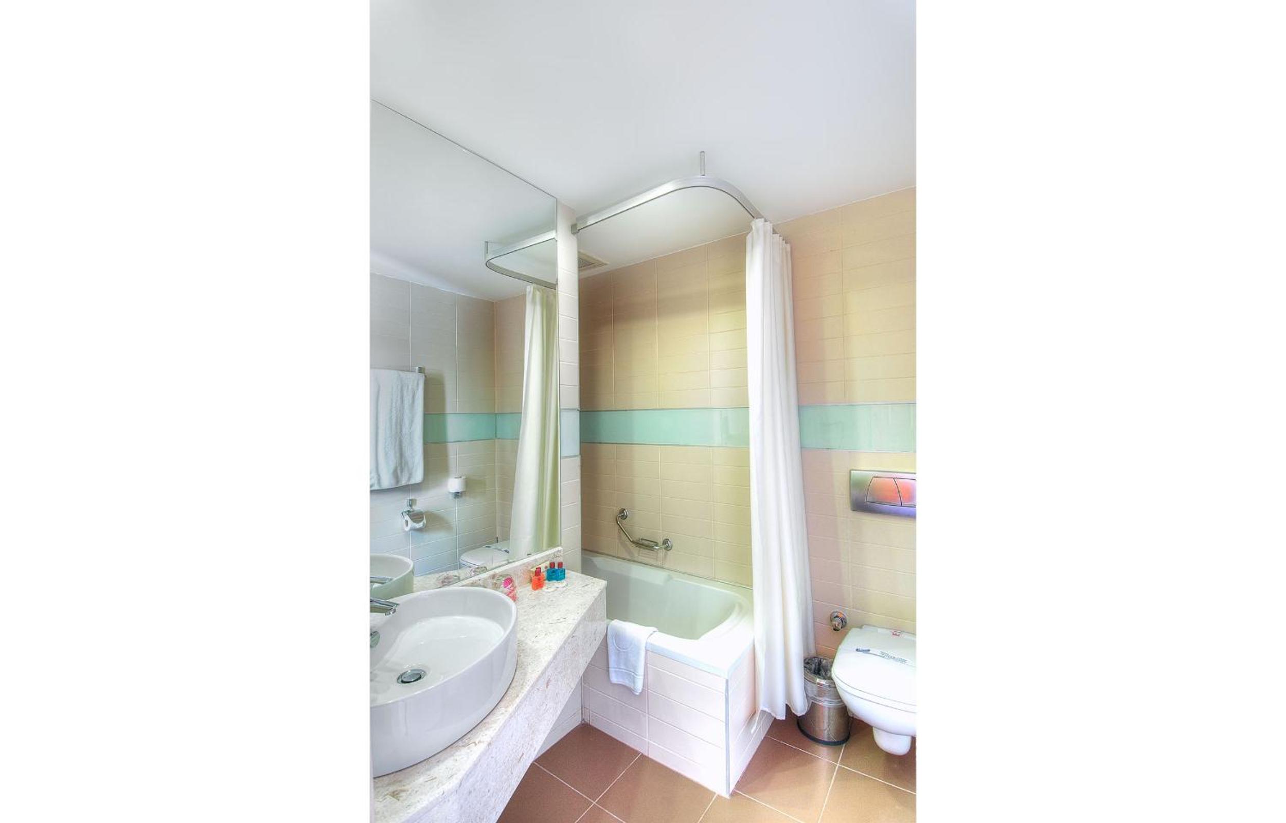 Golden Lotus Hotel - Image 77