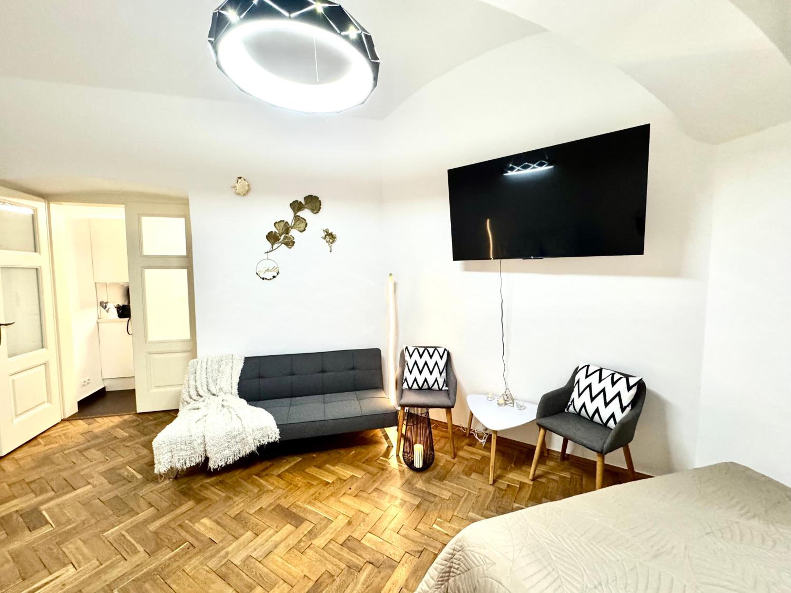Bachelor's apartment - Smoking area - Private courtyard