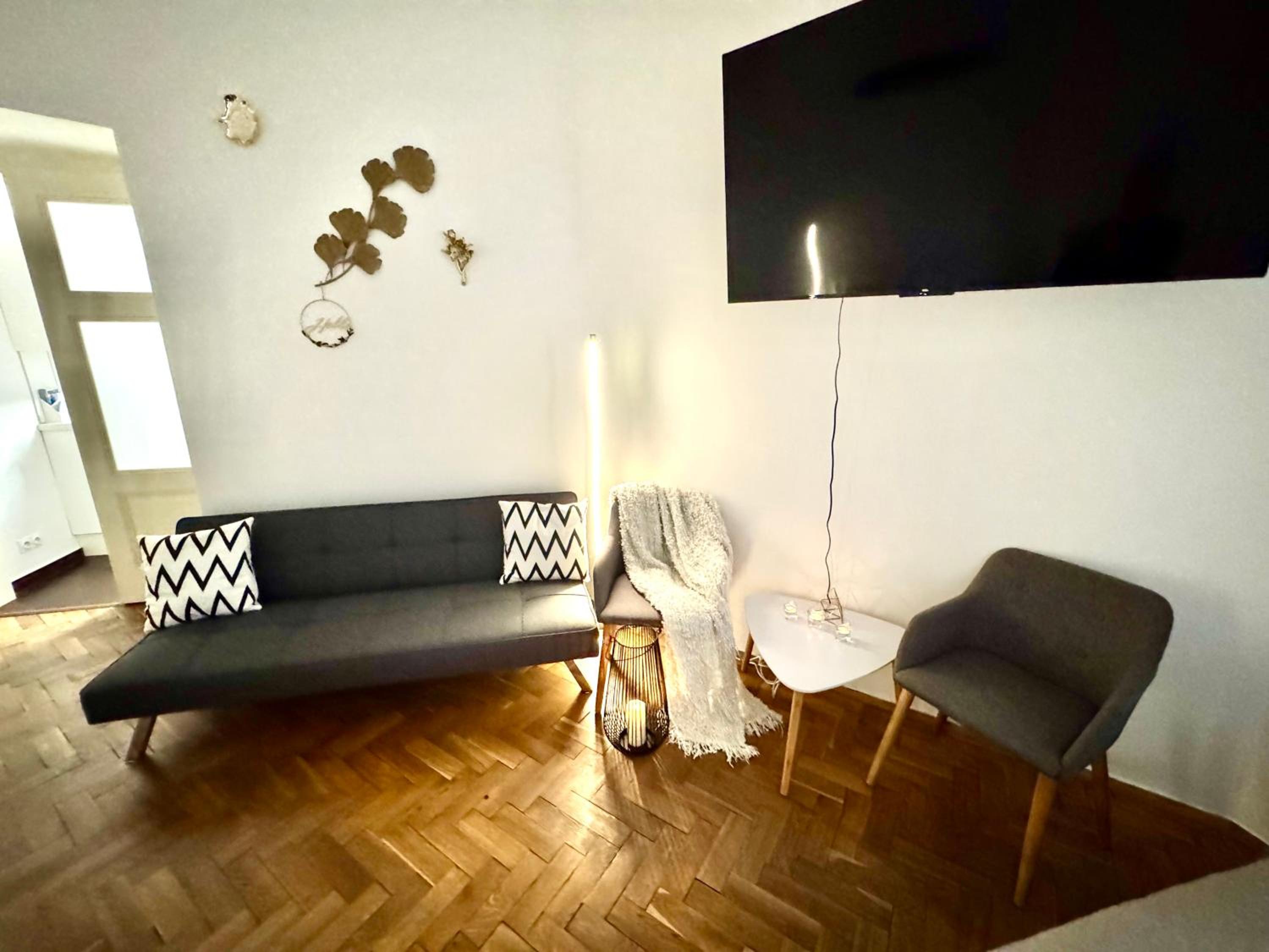 Bachelor's apartment - Smoking area - Private courtyard