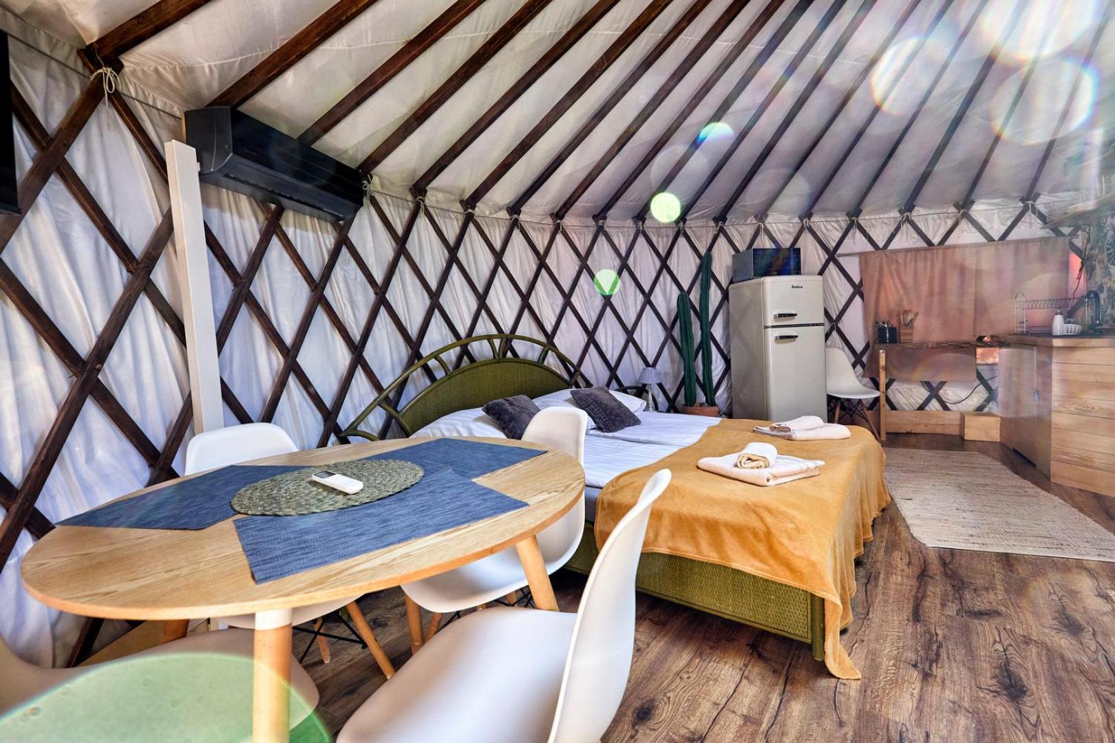 Aloha Glamp - Całoroczny glamping nad rzeką z prywatną balią - Stok narciarski, góry, lasy, sauna