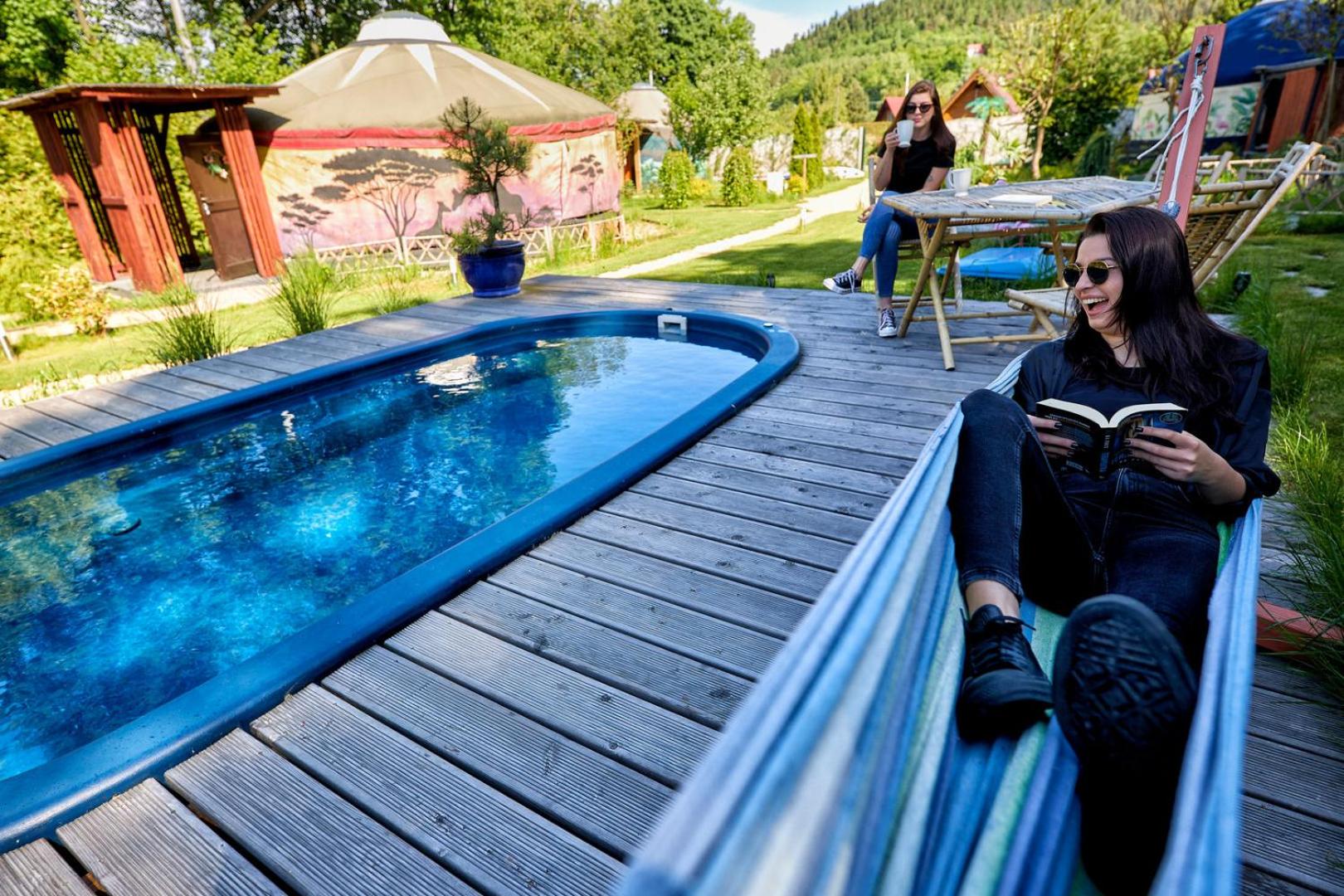 Aloha Glamp - Całoroczny glamping nad rzeką z prywatną balią - Stok narciarski, góry, lasy, sauna