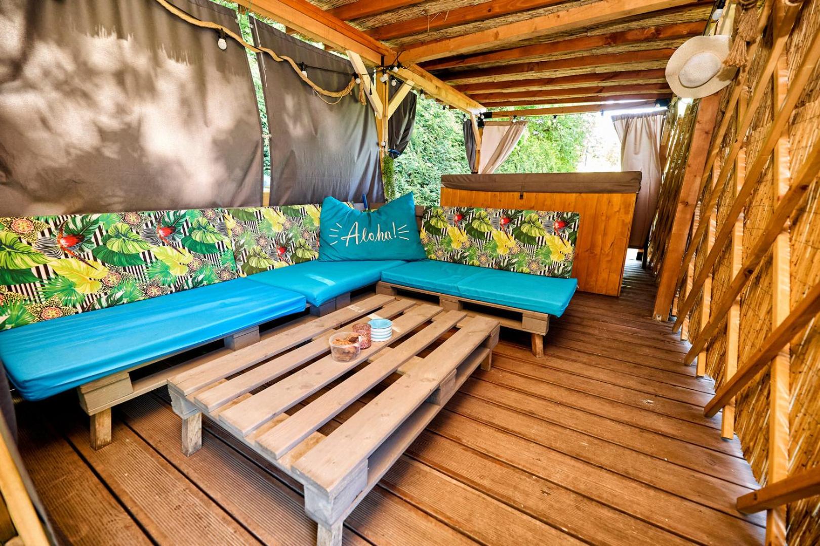 Aloha Glamp - Całoroczny glamping nad rzeką z prywatną balią - Stok narciarski, góry, lasy, sauna