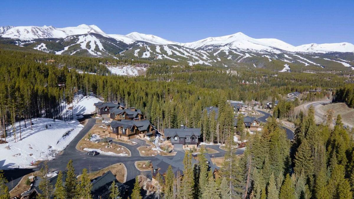 Luxe Mountain Chalet on the Blue River near Main