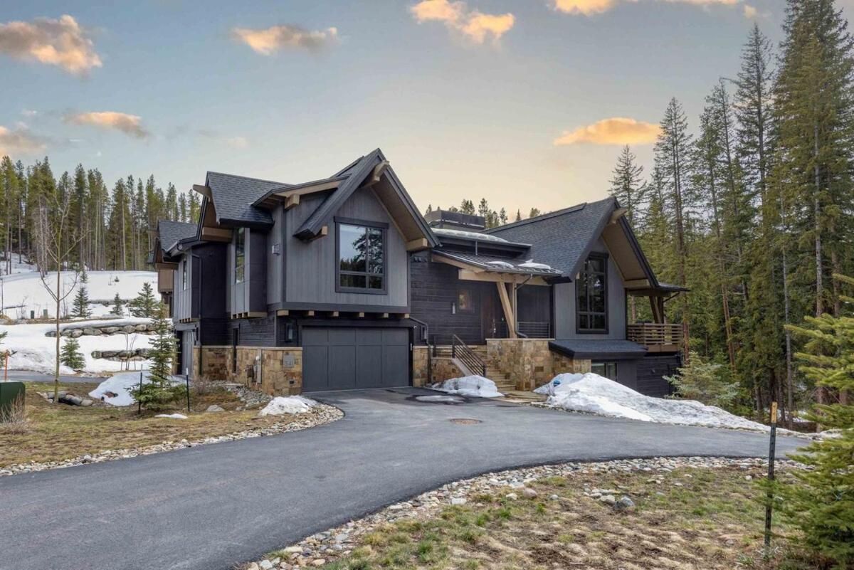 Luxe Mountain Chalet on the Blue River near Main