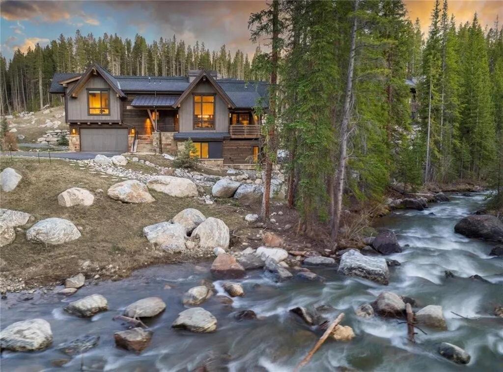 Luxe Mountain Chalet on the Blue River near Main