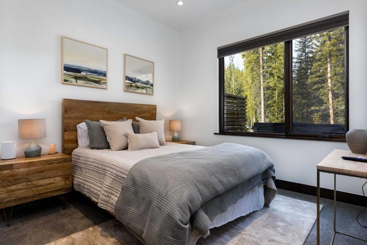 Luxe Mountain Chalet on the Blue River near Main