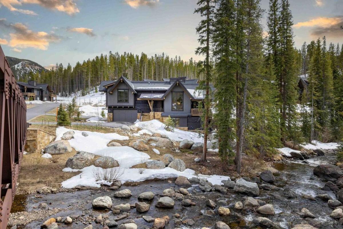 Luxe Mountain Chalet on the Blue River near Main