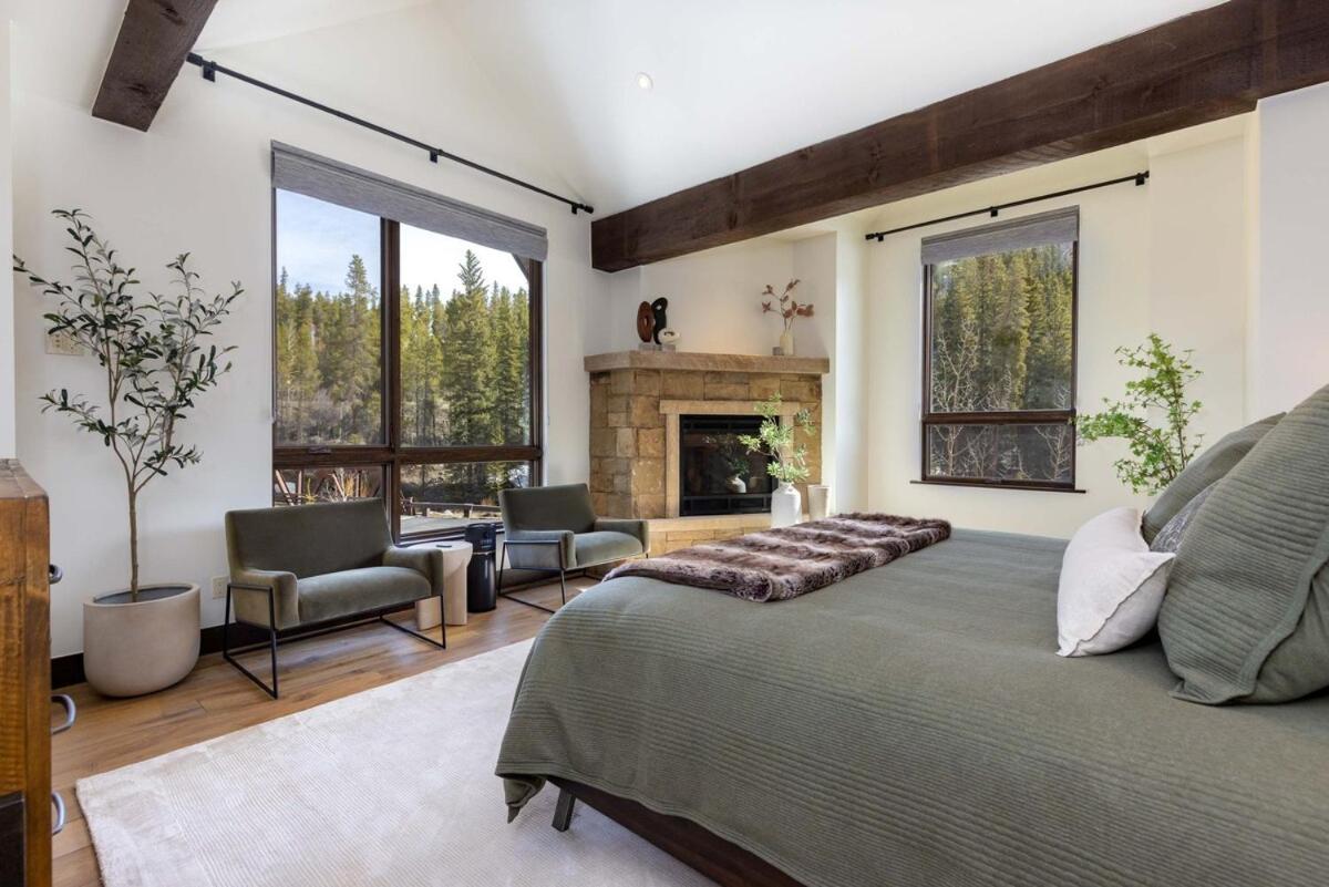 Luxe Mountain Chalet on the Blue River near Main