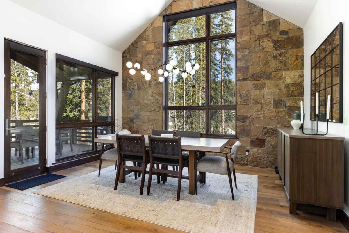 Luxe Mountain Chalet on the Blue River near Main