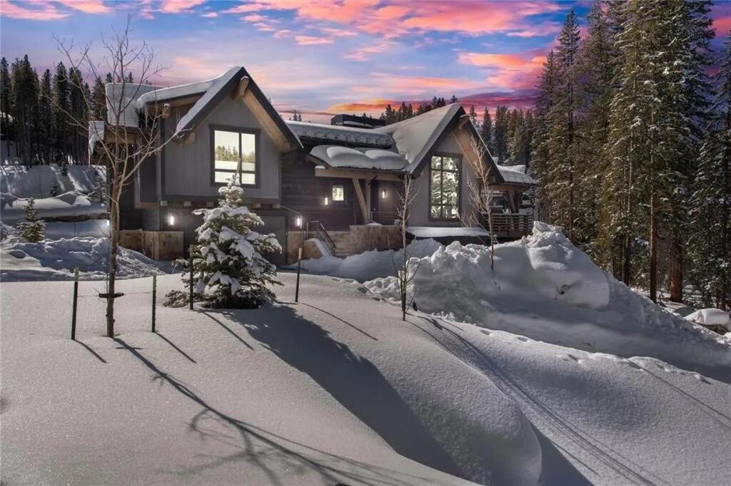 Luxe Mountain Chalet on the Blue River near Main