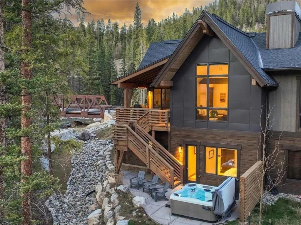 Luxe Mountain Chalet on the Blue River near Main