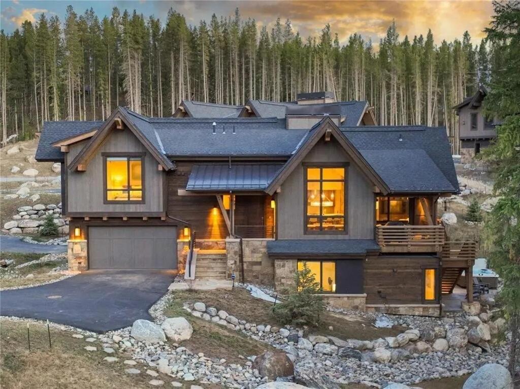 Luxe Mountain Chalet on the Blue River near Main