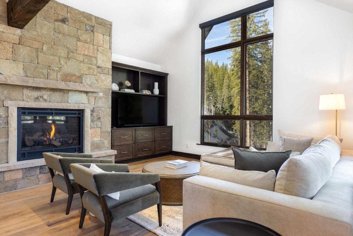 Luxe Mountain Chalet on the Blue River near Main