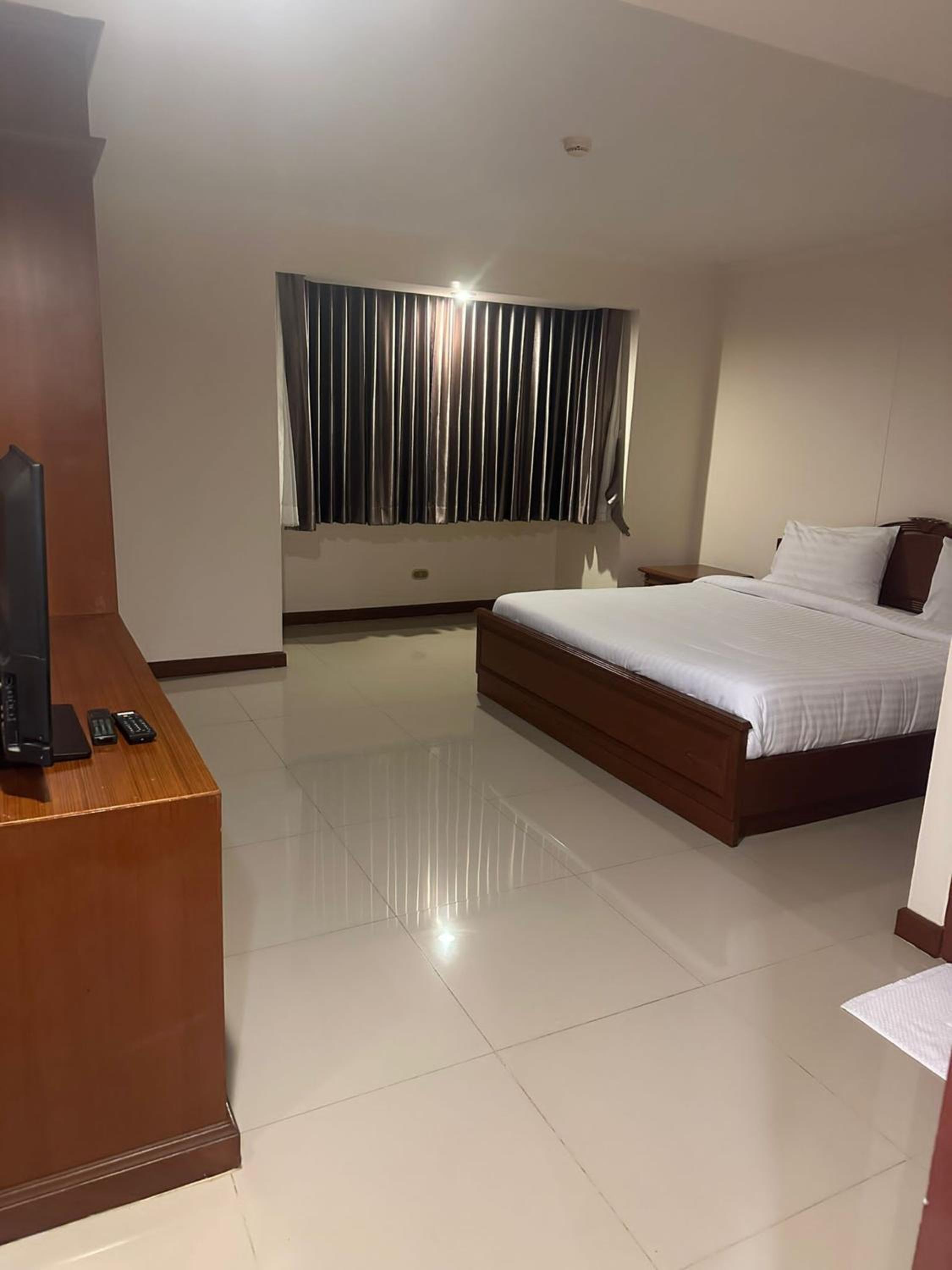 Spacious 1,2 & 3 Bedroom Serviced Apartments OMNI - Nana BTS
