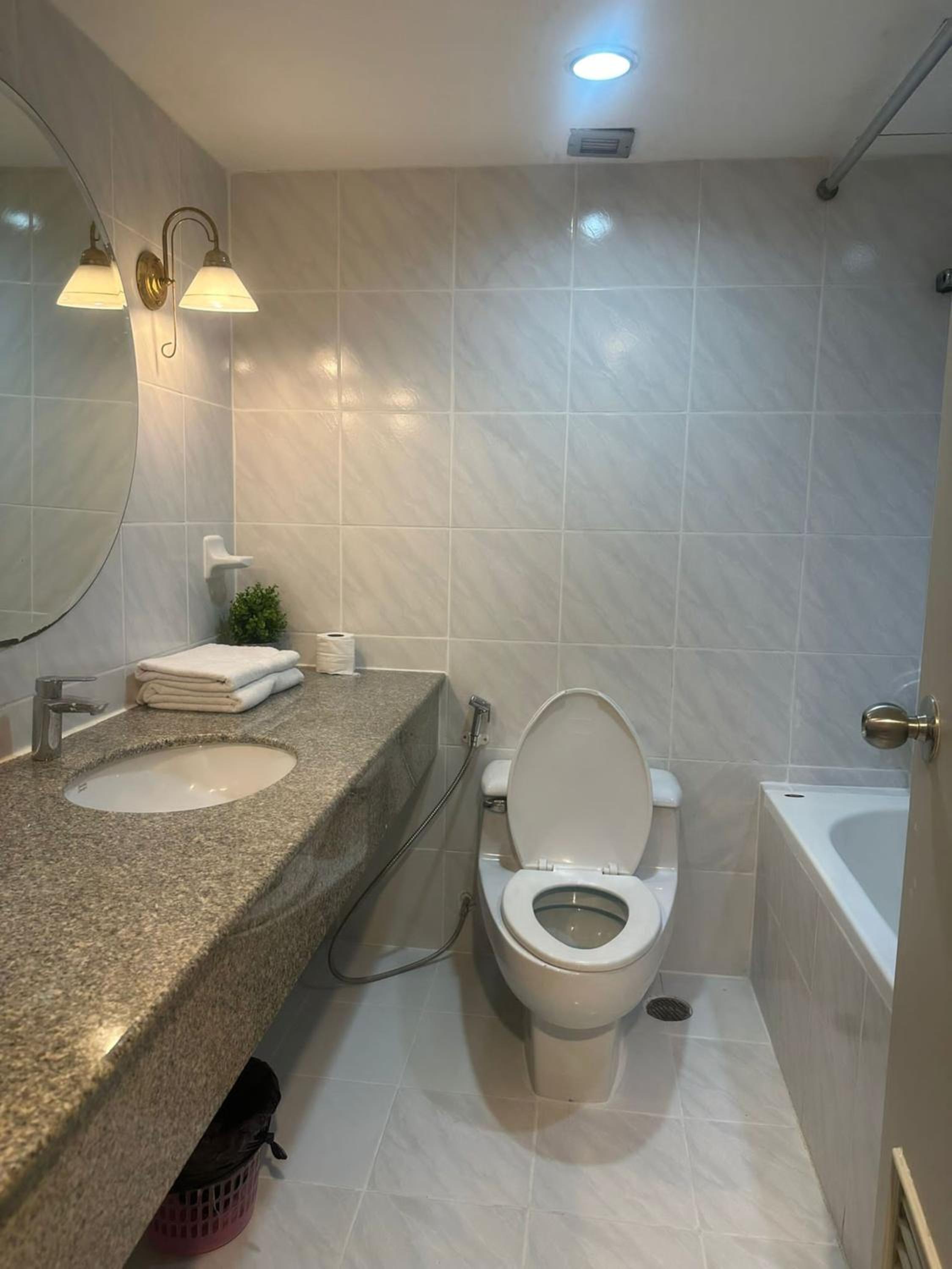 Spacious 1,2 & 3 Bedroom Serviced Apartments OMNI - Nana BTS