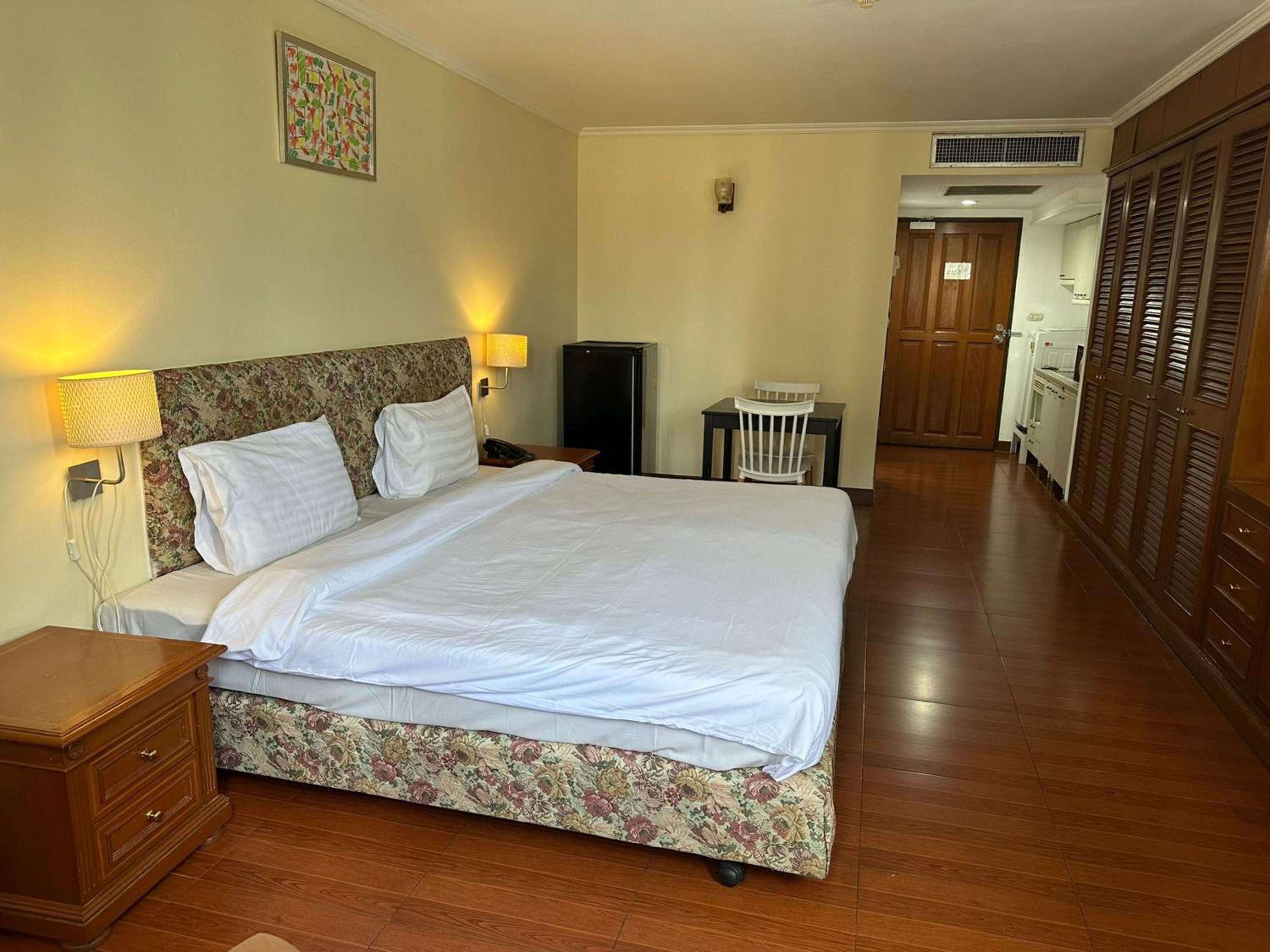 Spacious 1,2 & 3 Bedroom Serviced Apartments OMNI - Nana BTS