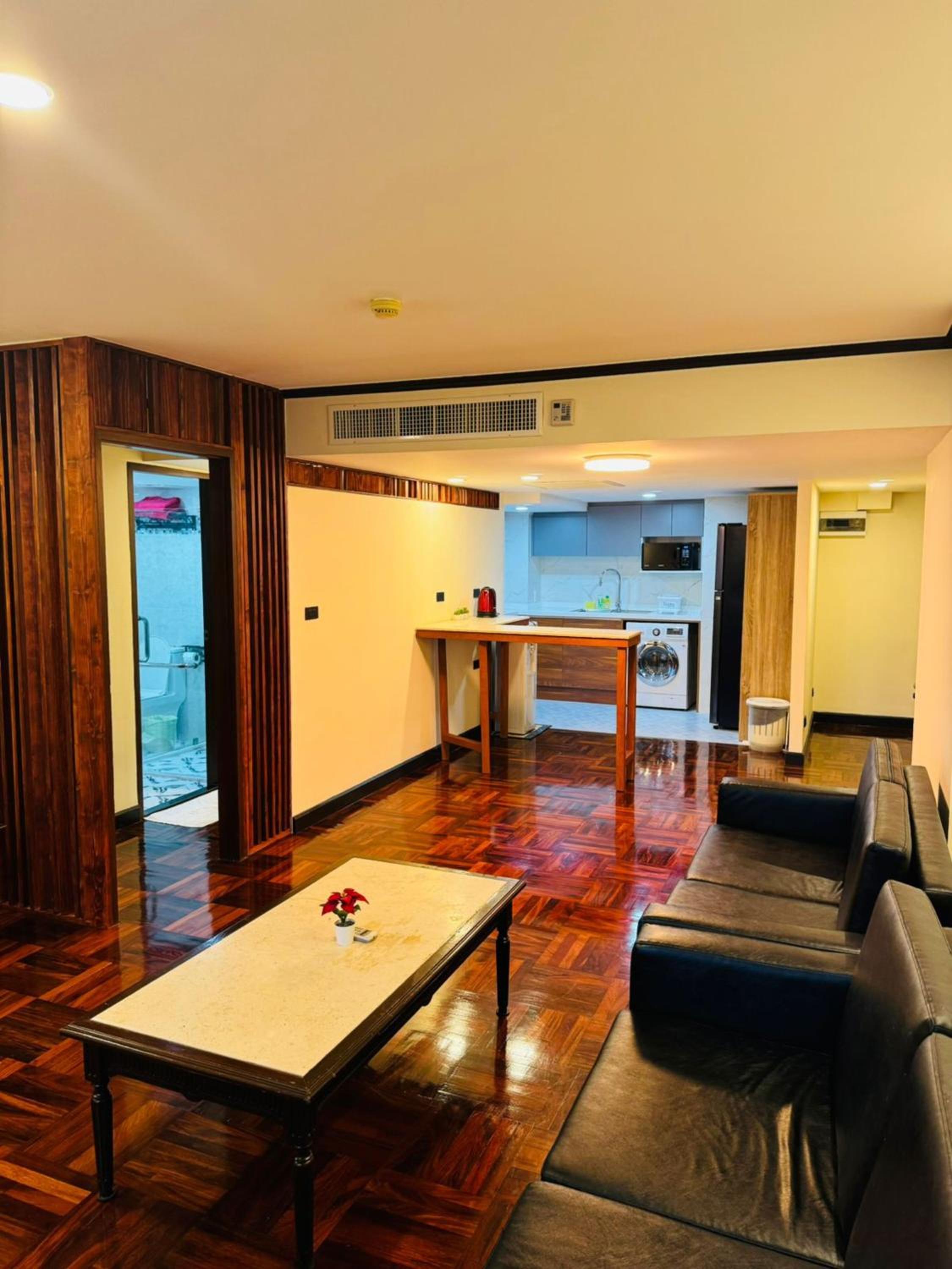 Spacious 1,2 & 3 Bedroom Serviced Apartments OMNI - Nana BTS