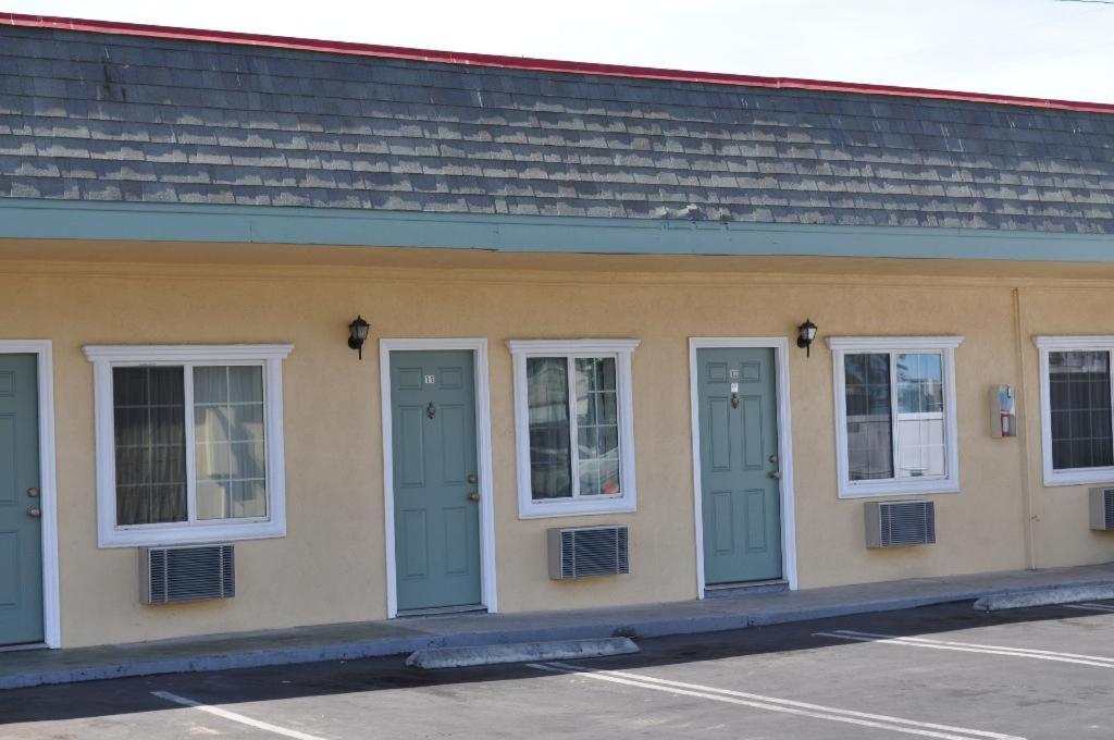 Oxnard Vacations - The Palace Inn - Property Image 39