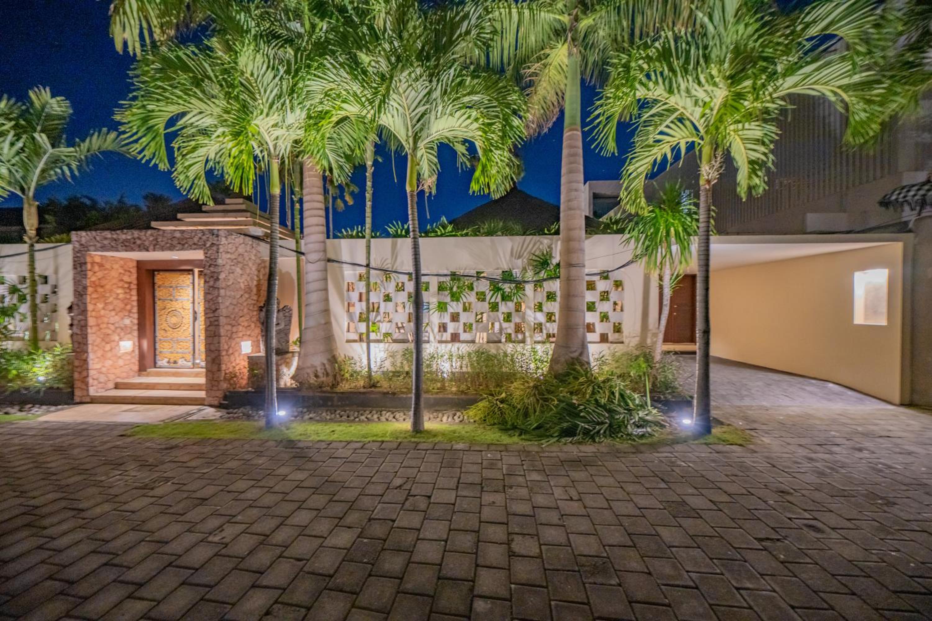 Villa Wibisana Beachside Luxury in Seminyak