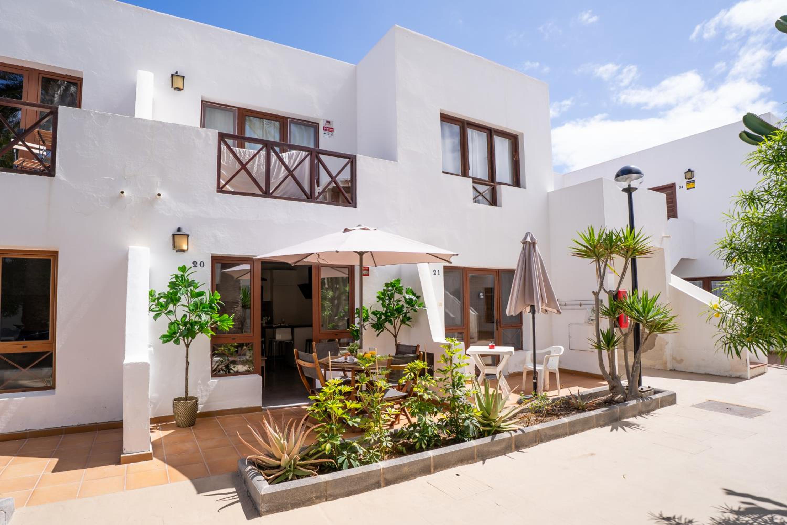 INEIKA- Apartamento con terraza vista piscina