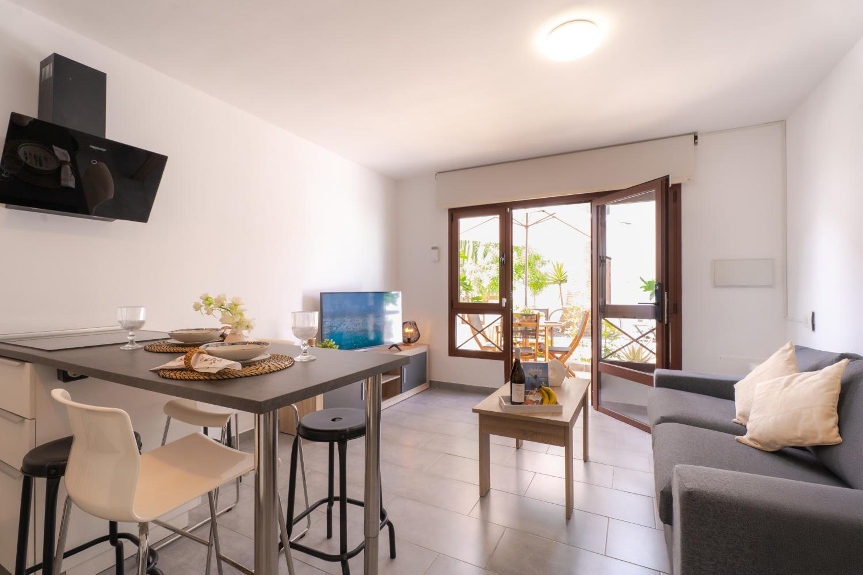 INEIKA- Apartamento con terraza vista piscina