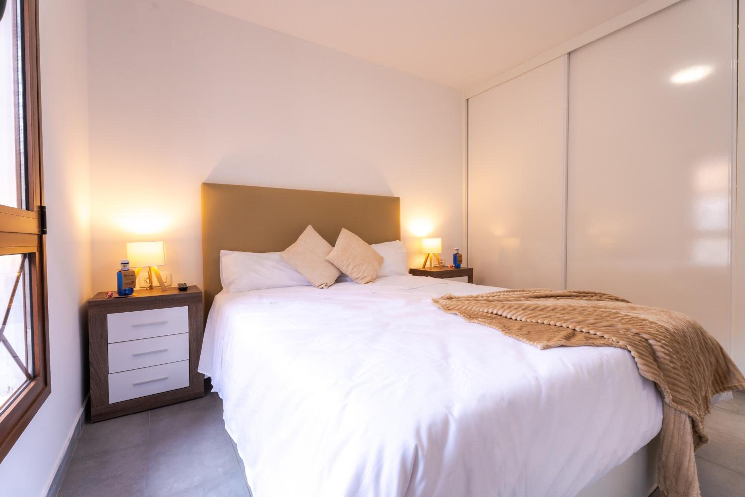 INEIKA- Apartamento con terraza vista piscina