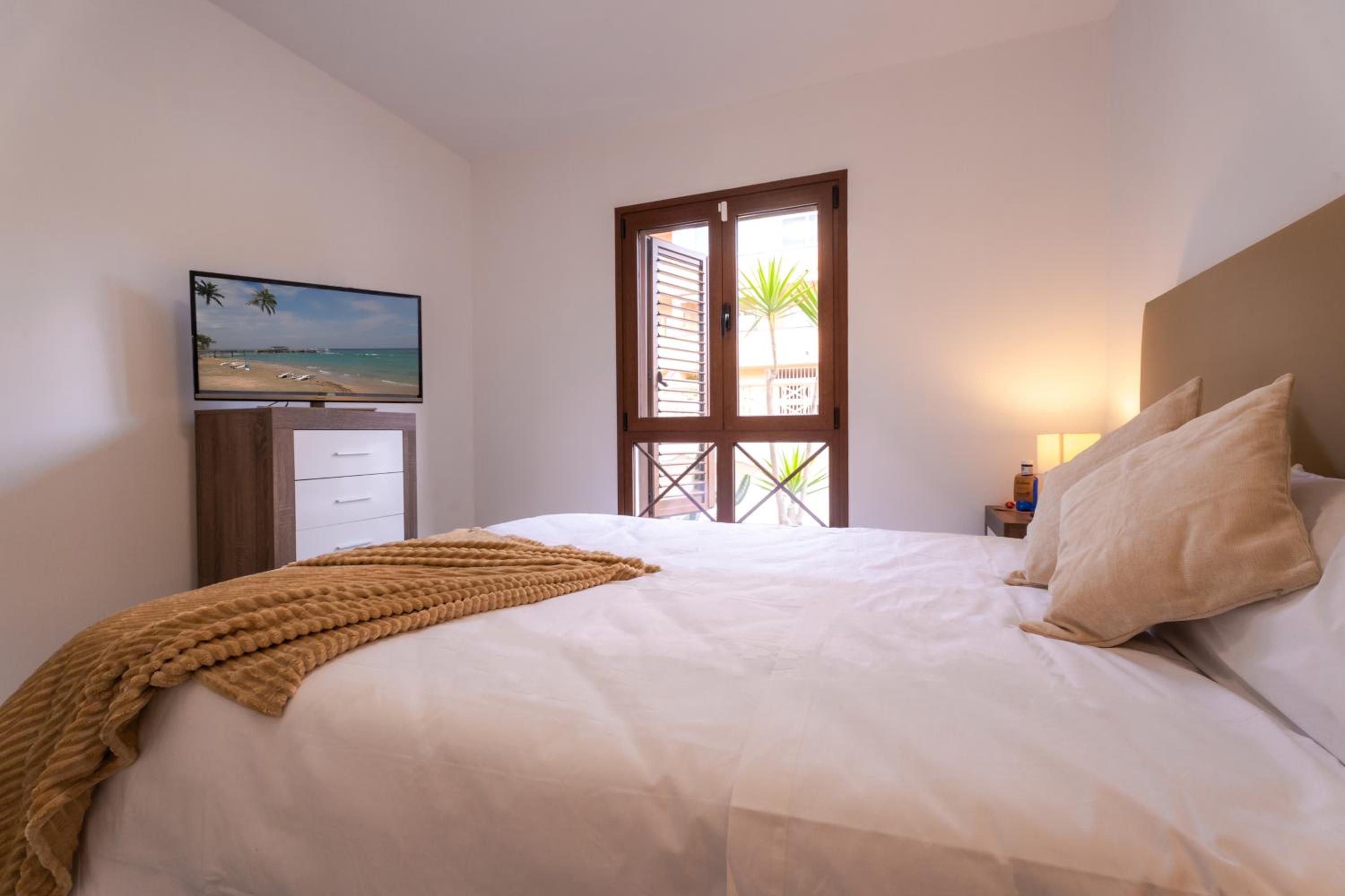 INEIKA- Apartamento con terraza vista piscina