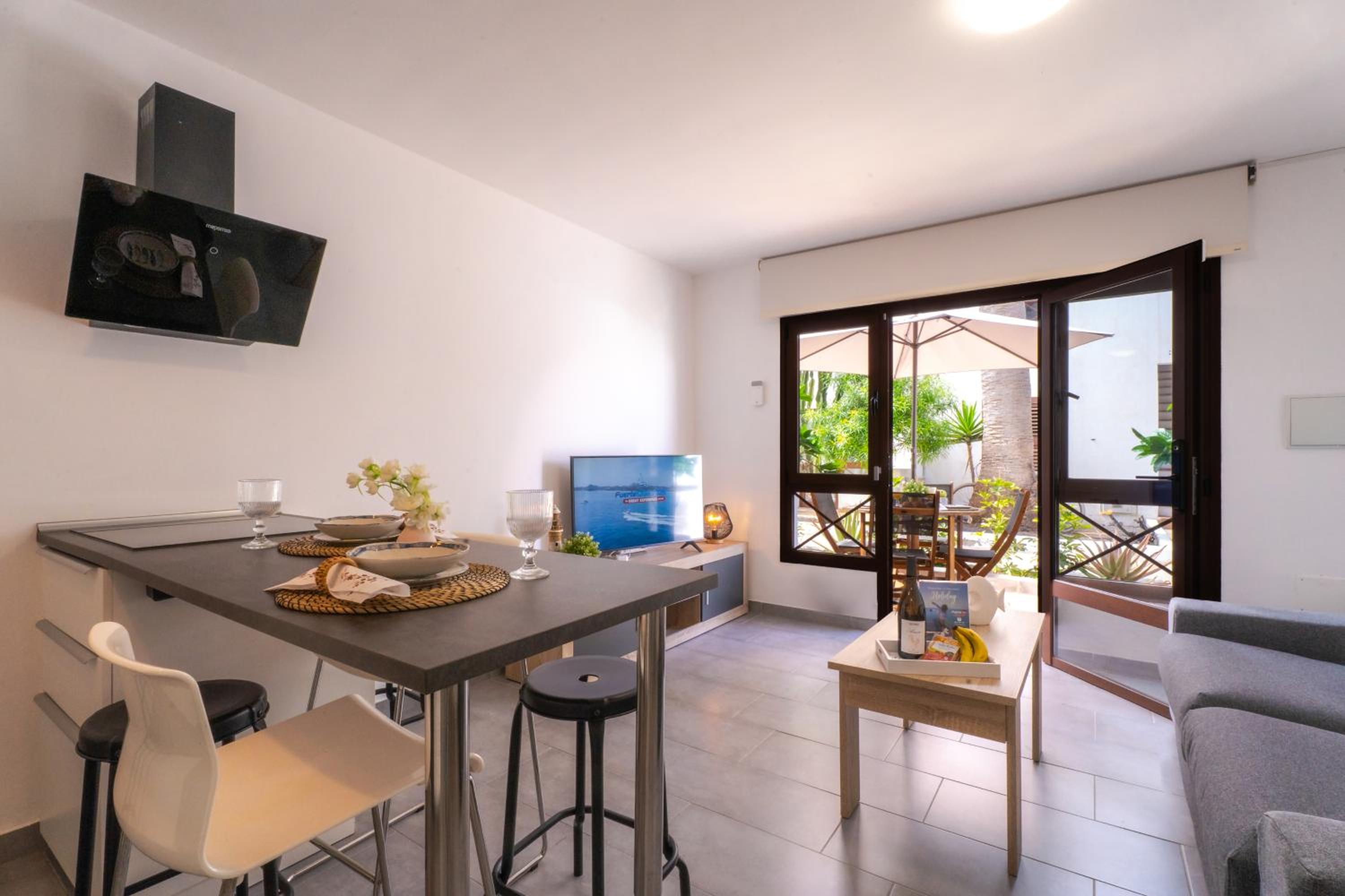 INEIKA- Apartamento con terraza vista piscina