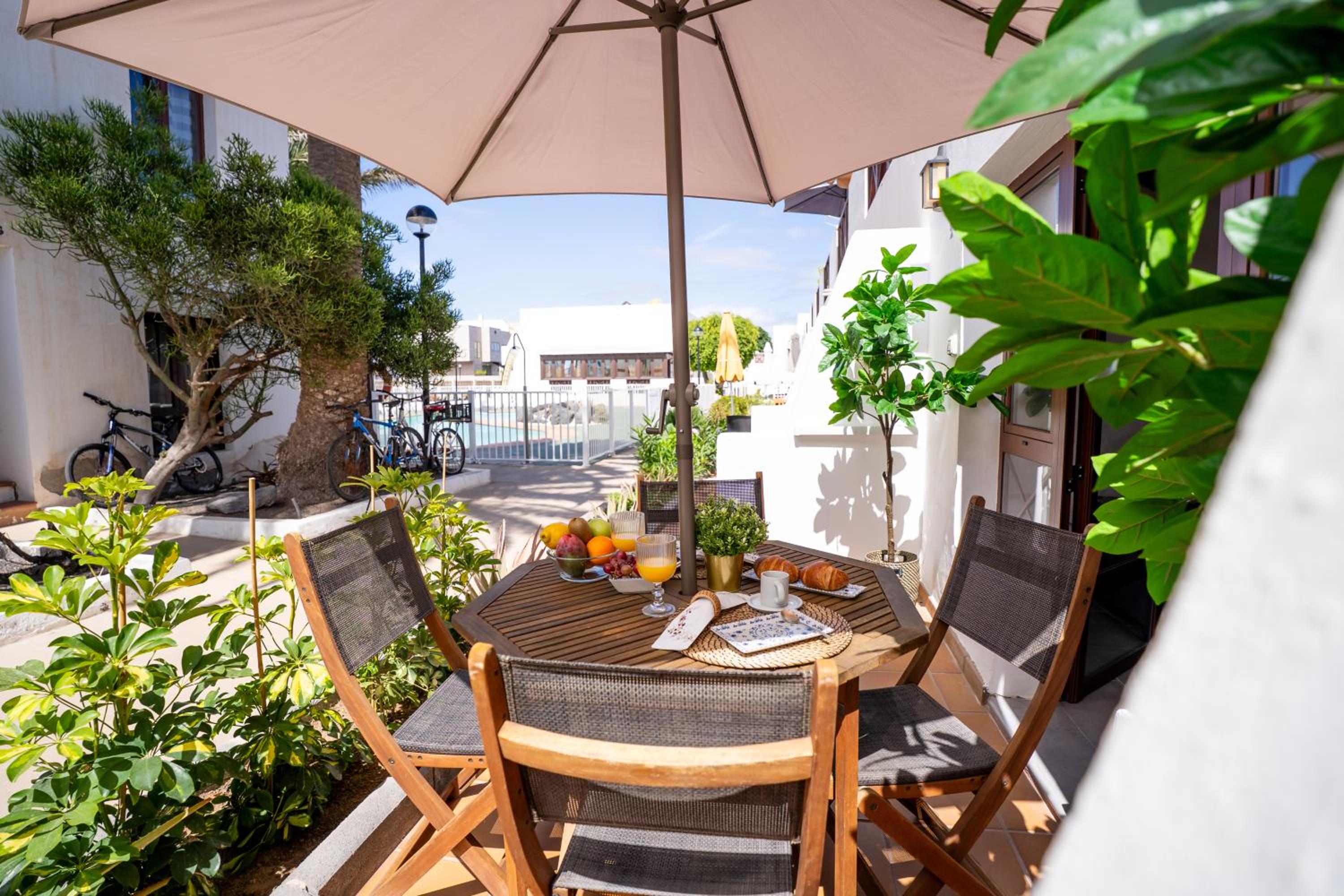 INEIKA- Apartamento con terraza vista piscina