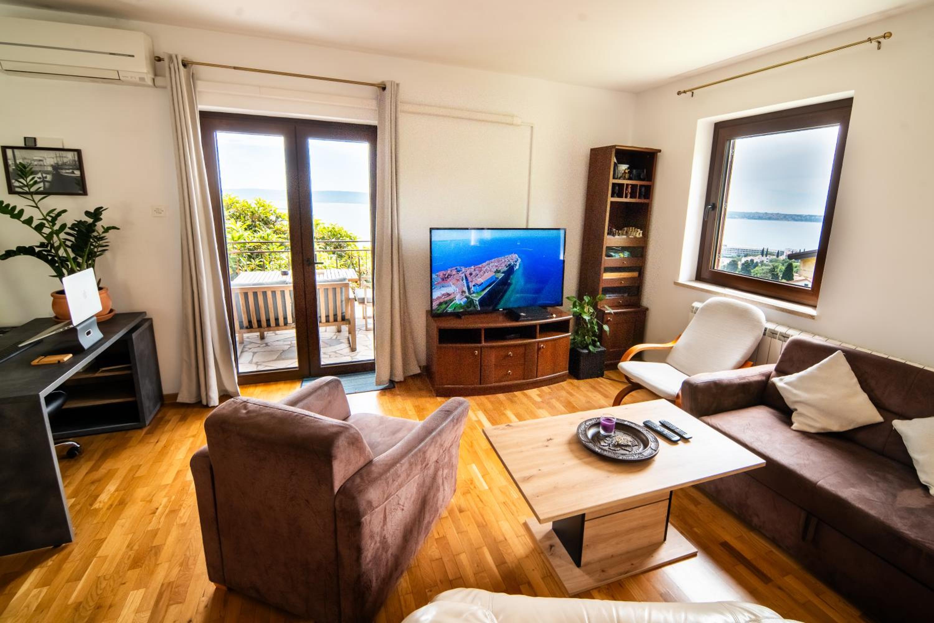 Apartments Elza